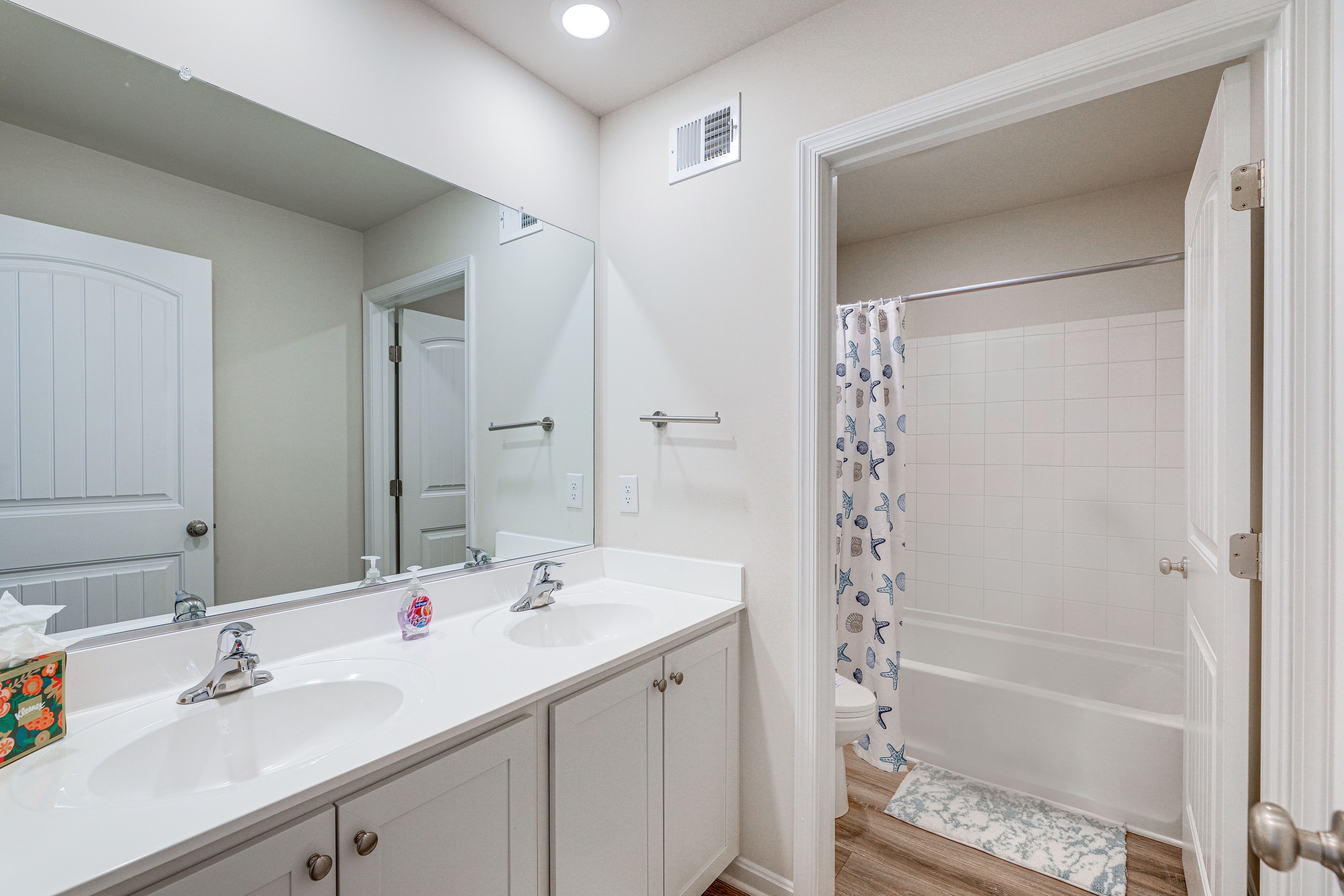 Full Bathroom | 2nd Floor