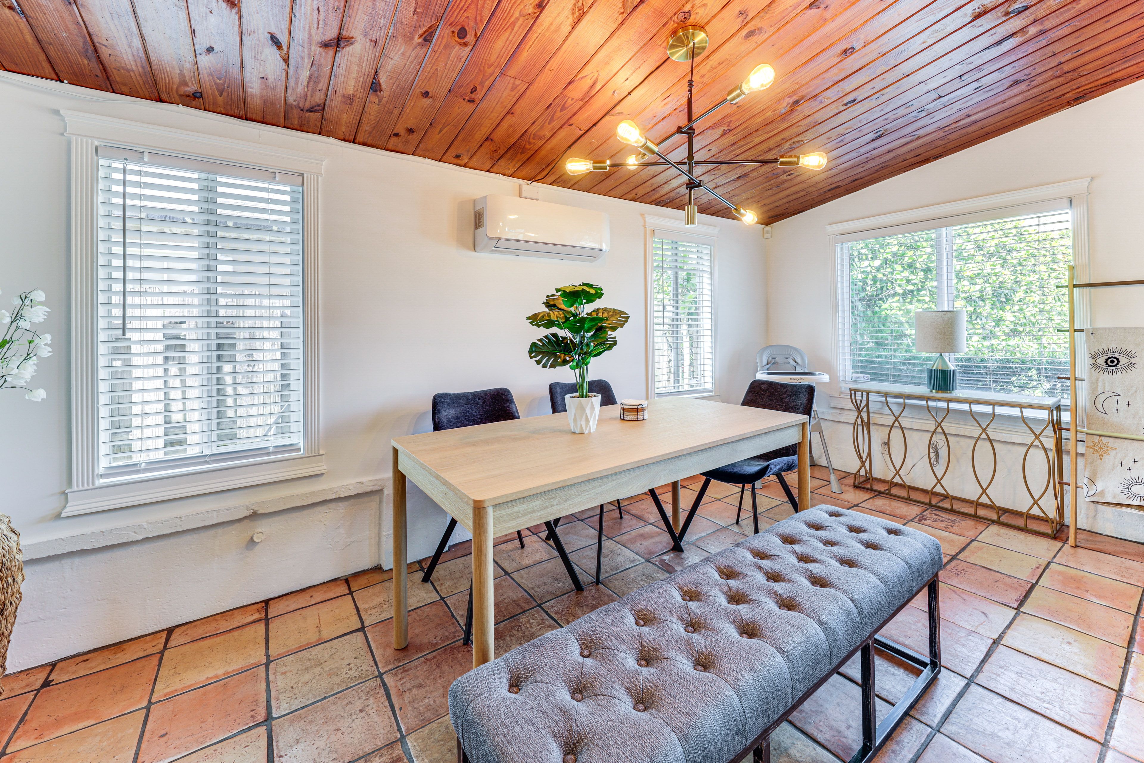 Dining Area | Dishware/Flatware | High Chair