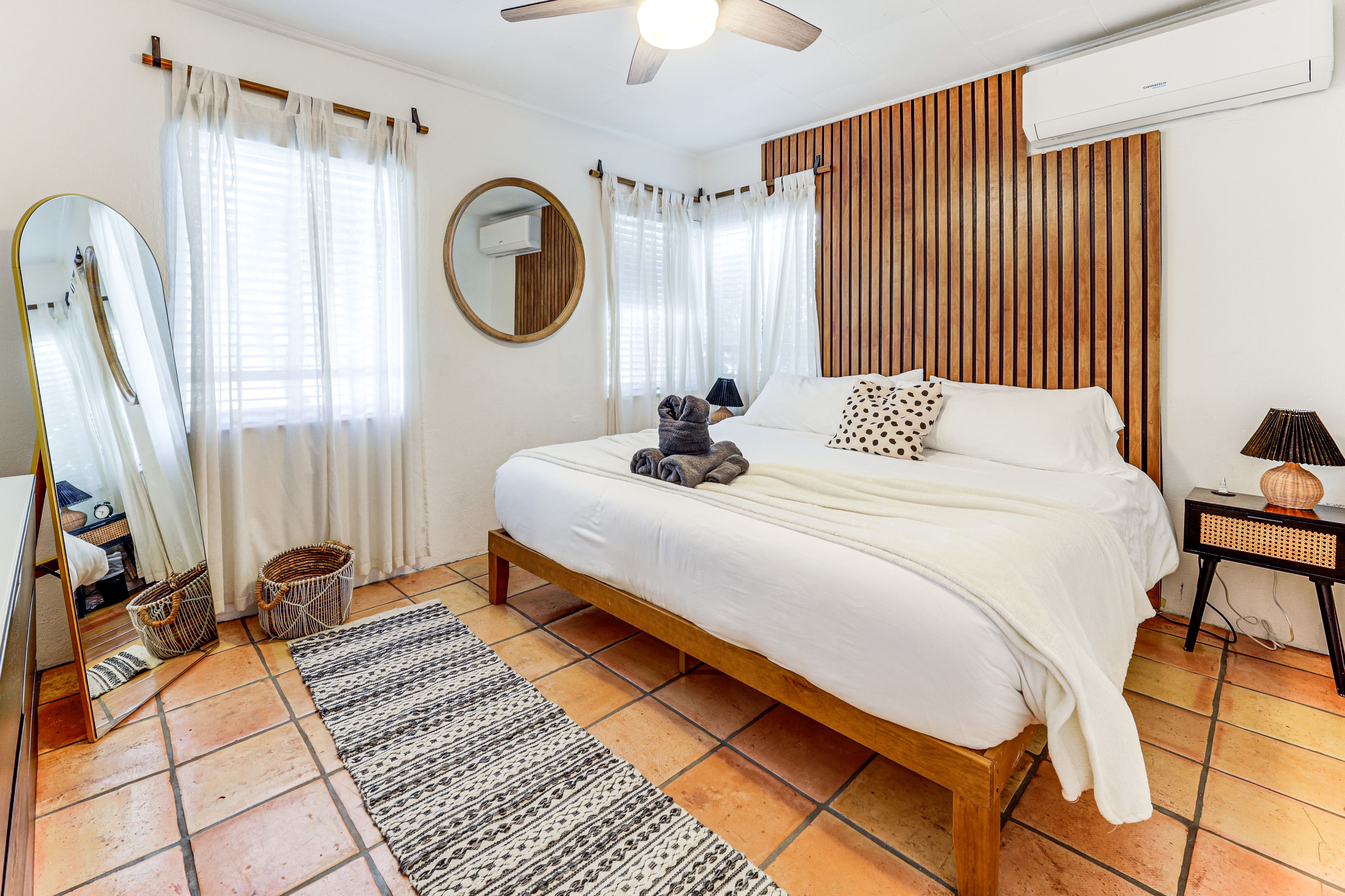 Bedroom 1 | Queen Bed | Smart TV