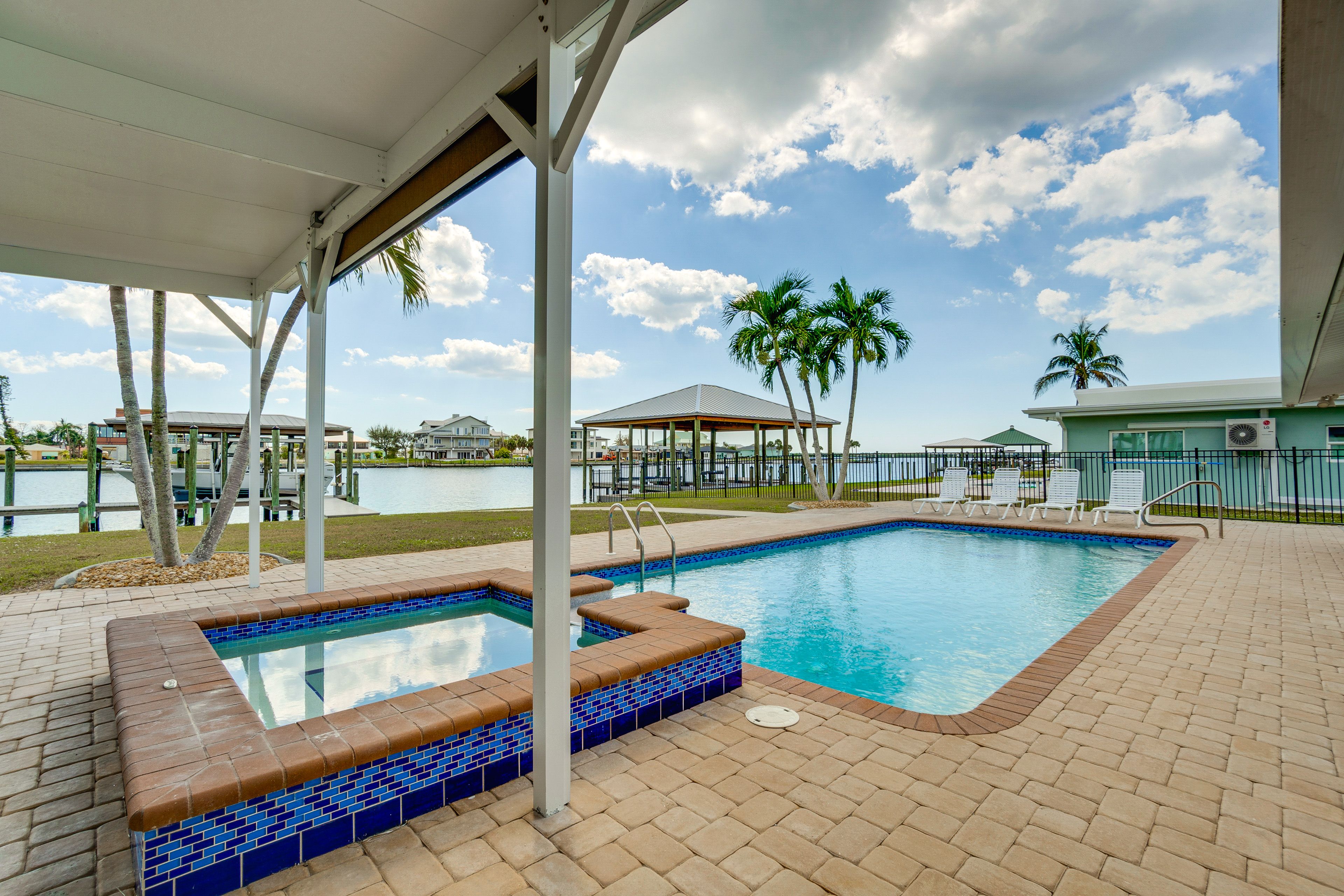 Heated Saltwater Pool w/ Spa | Lounge Seating