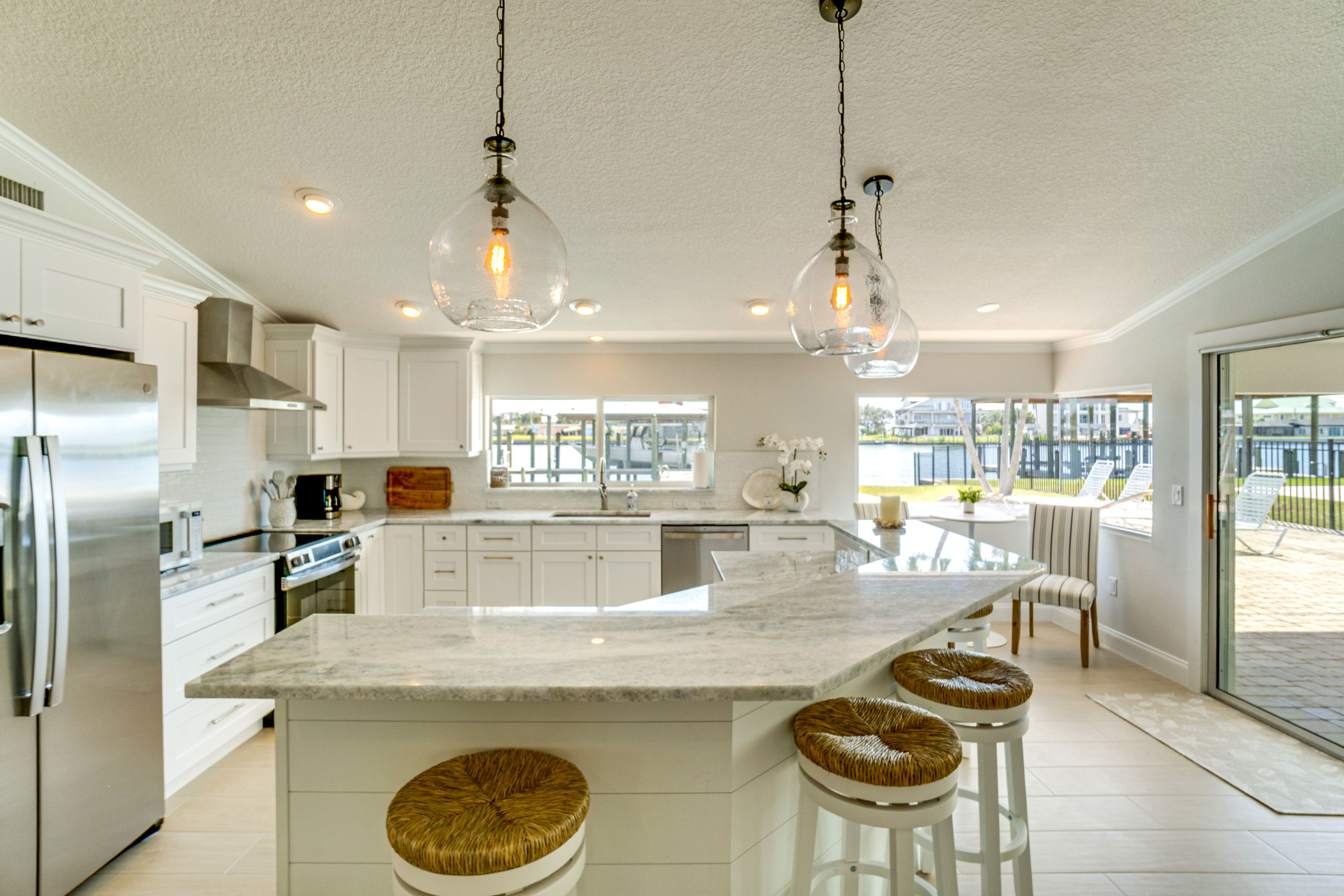 Breakfast Bar | Kitchen