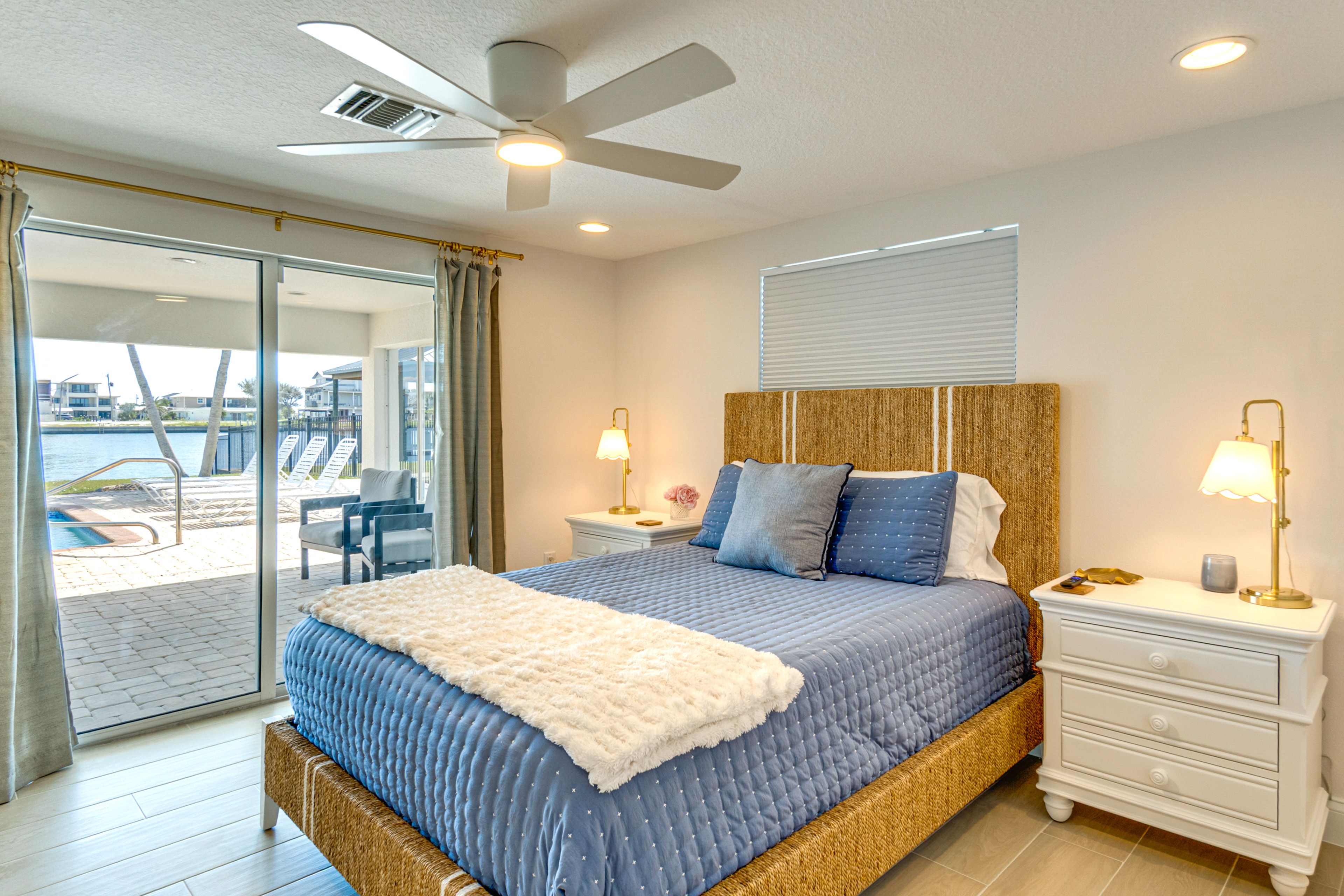 Bedroom 2 | Queen Bed