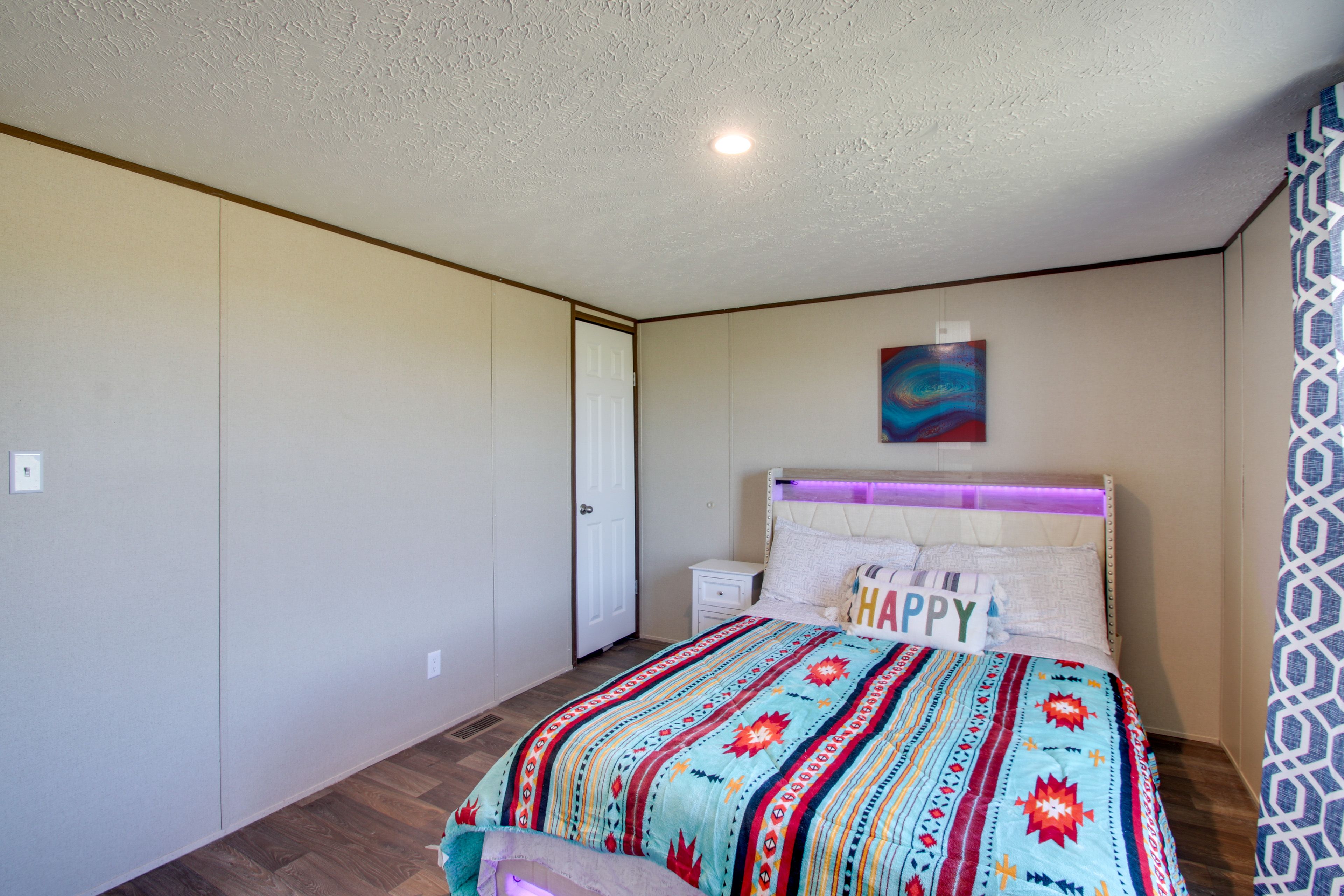 Bedroom 3 | Queen Bed