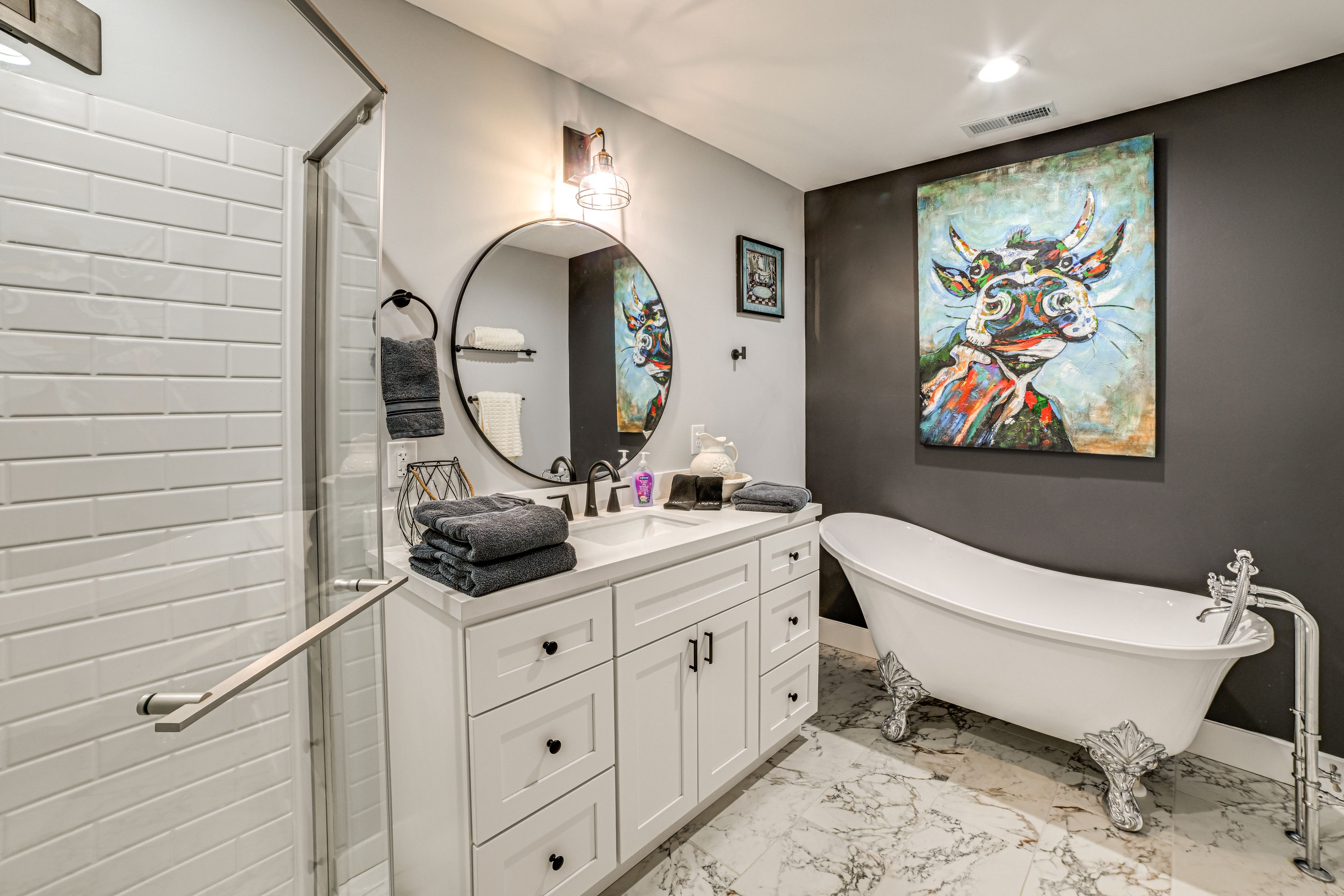 Full Bathroom | Towels Provided