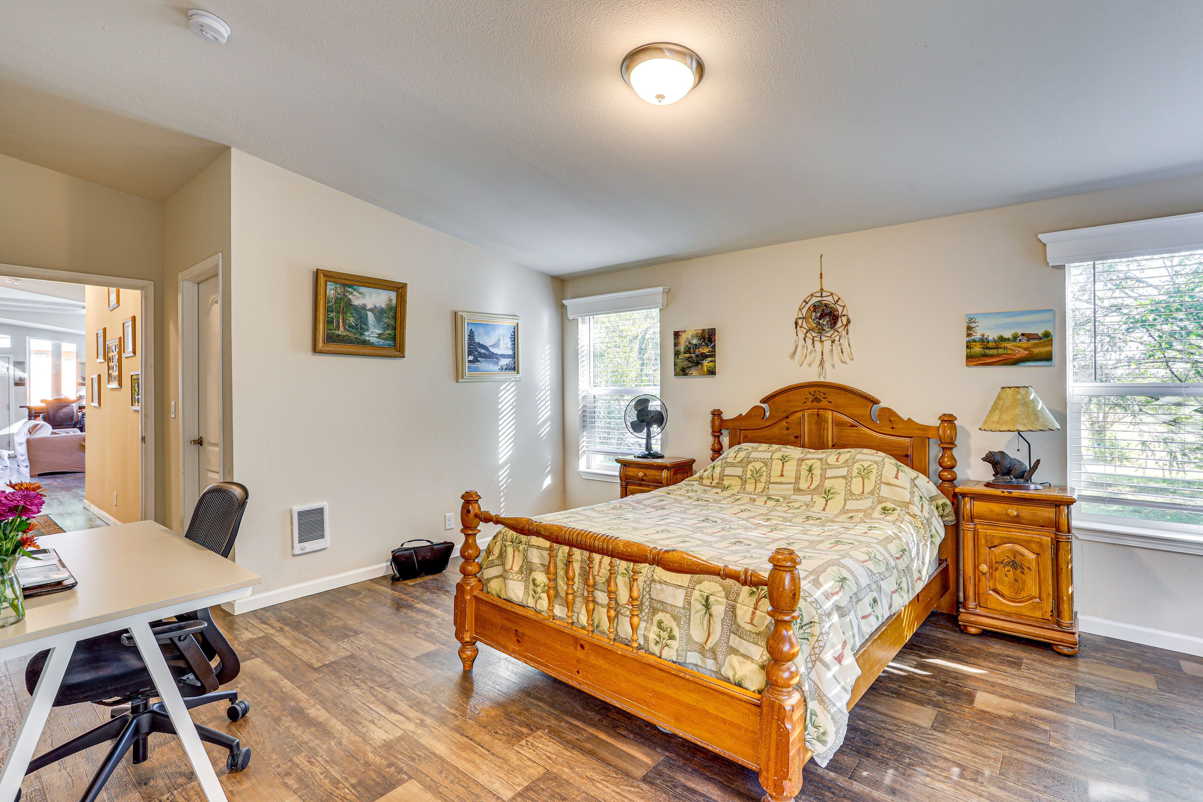 Bedroom 1 | Queen Bed