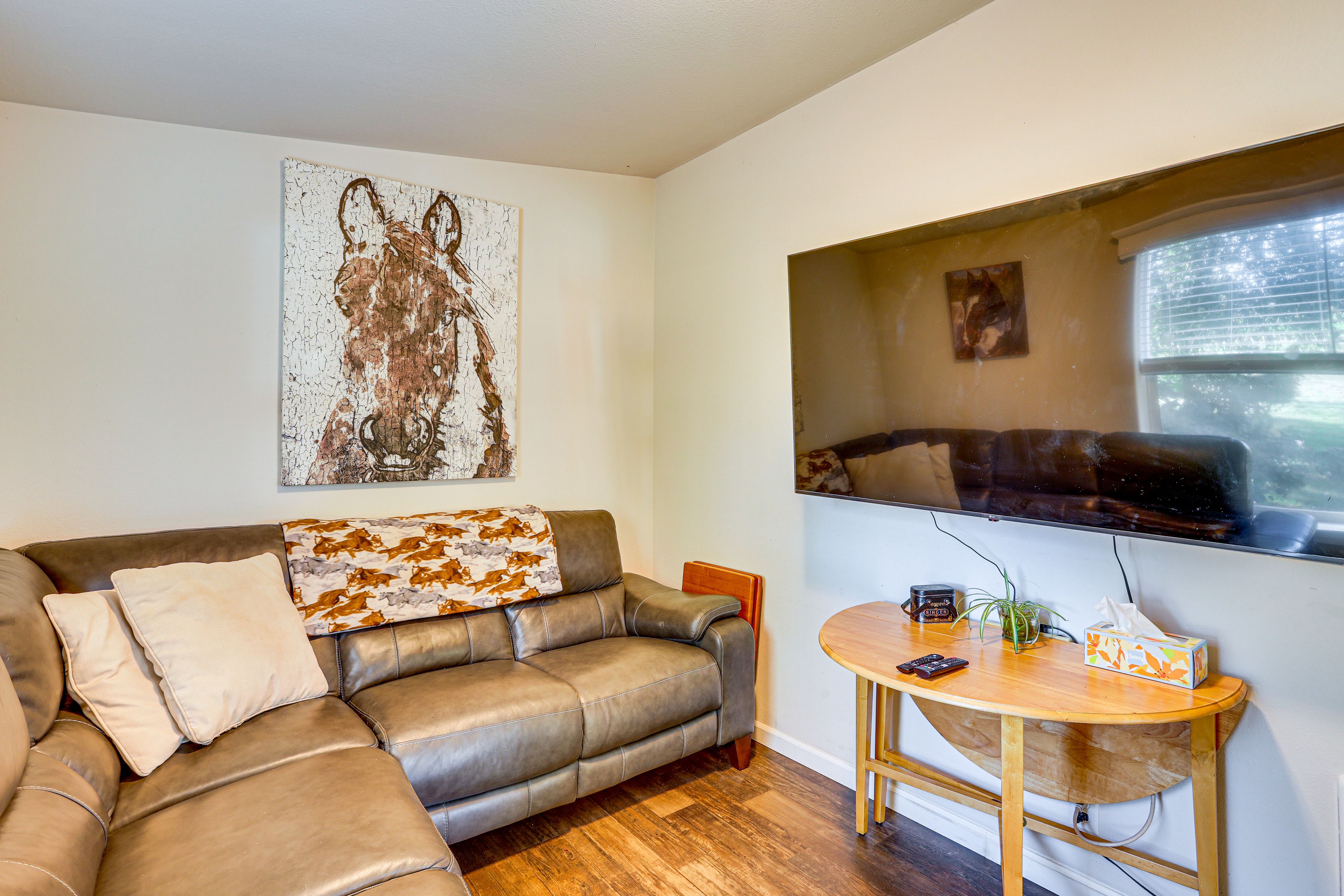 Living Room | Free WiFi | Central A/C & Heat | Smart TV | Exercise Equipment