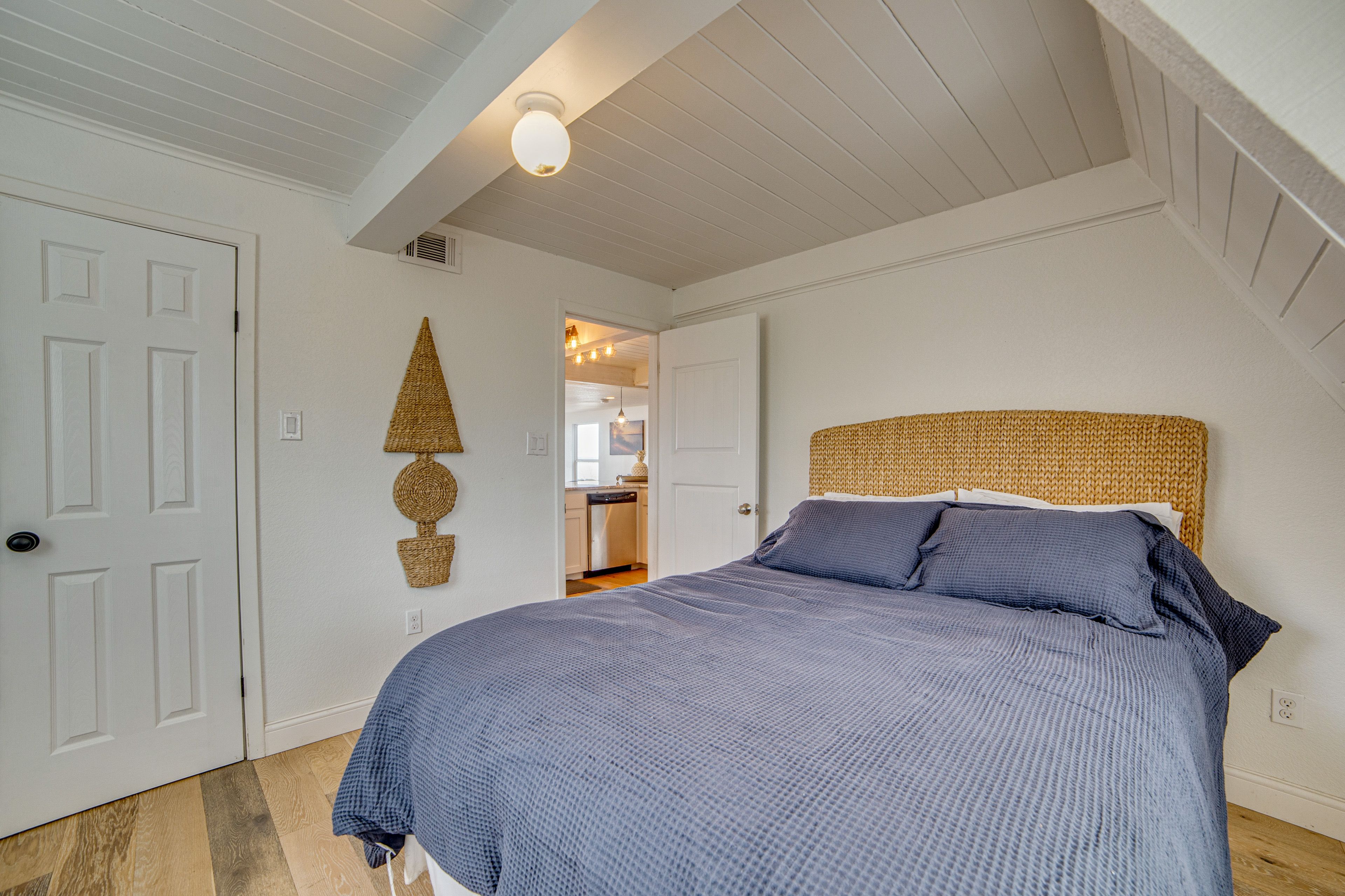 Bedroom 4 | 1st Floor | Queen Bed