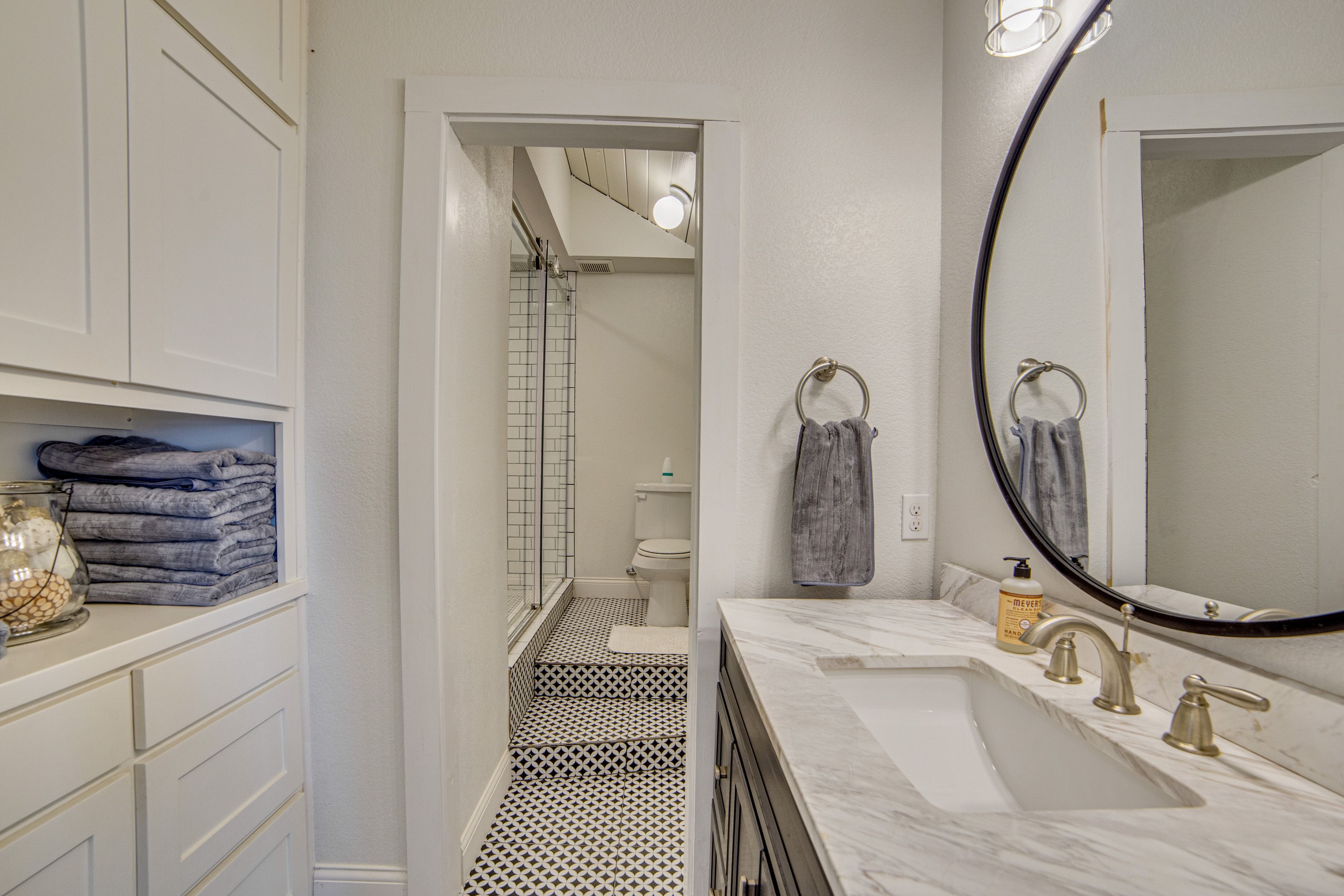 Bathroom | 2nd Floor