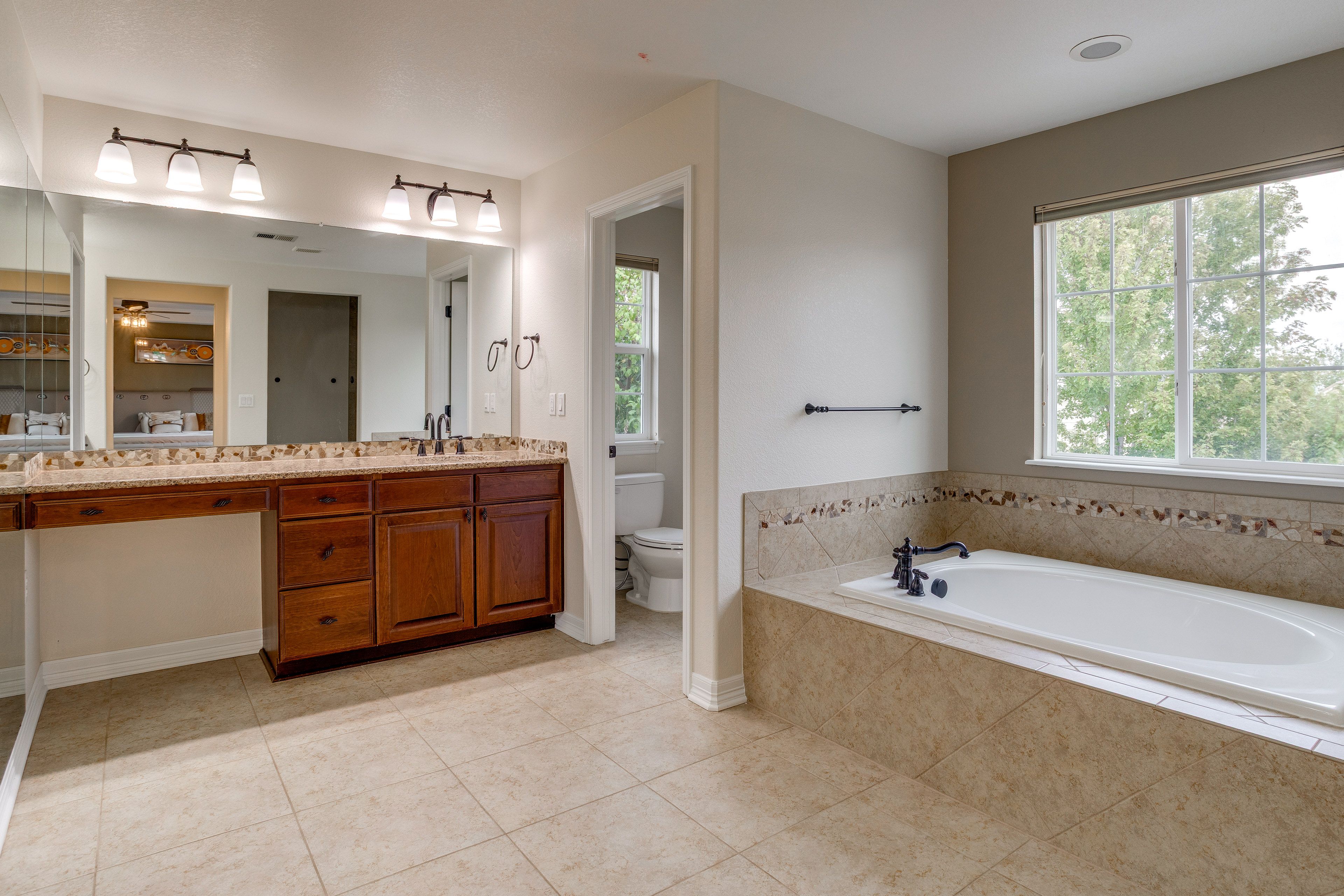 En-Suite Bathroom | Upper Floor | Towels Provided