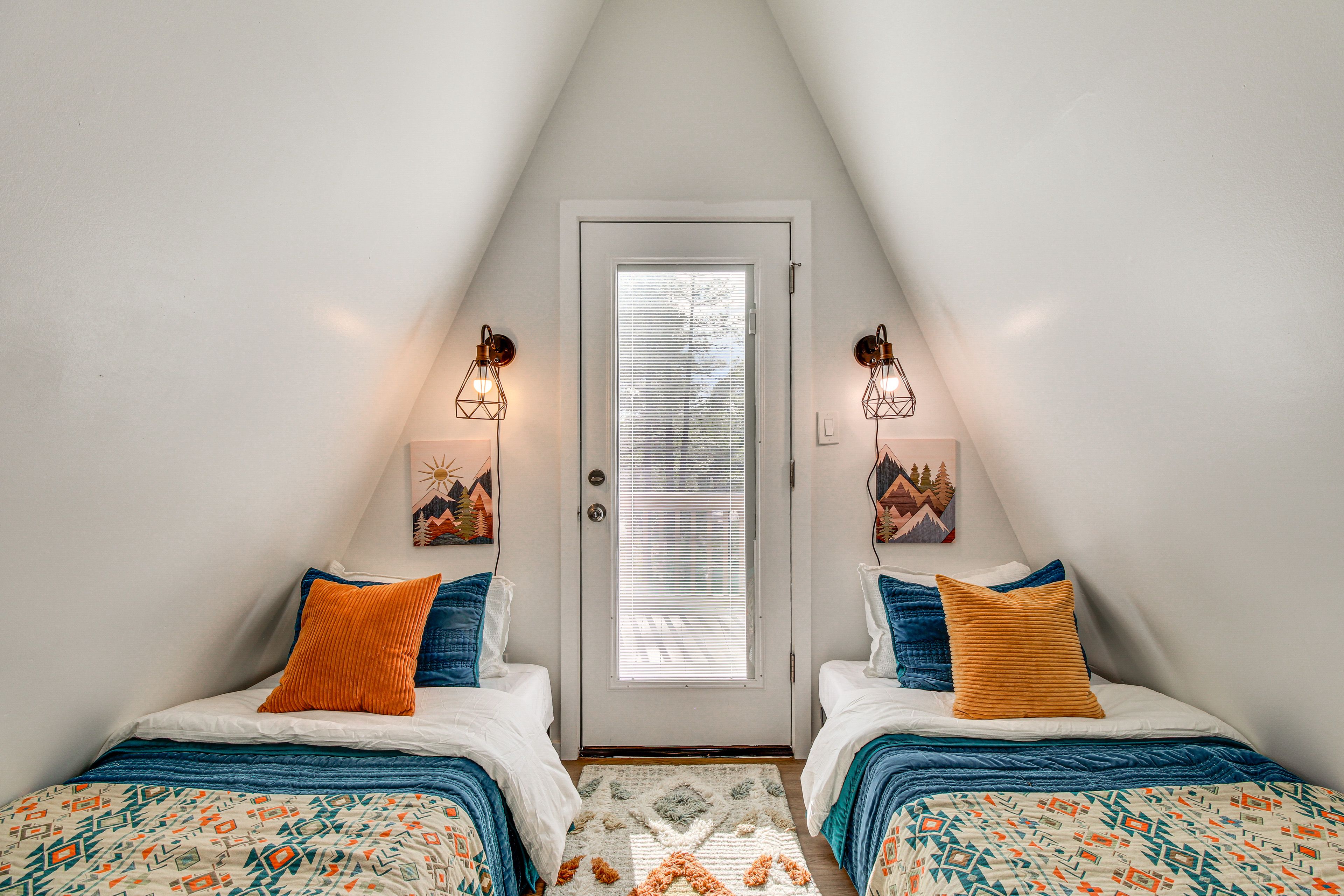 Bedroom 2 (Loft) | 2 Twin Beds | 2nd Floor