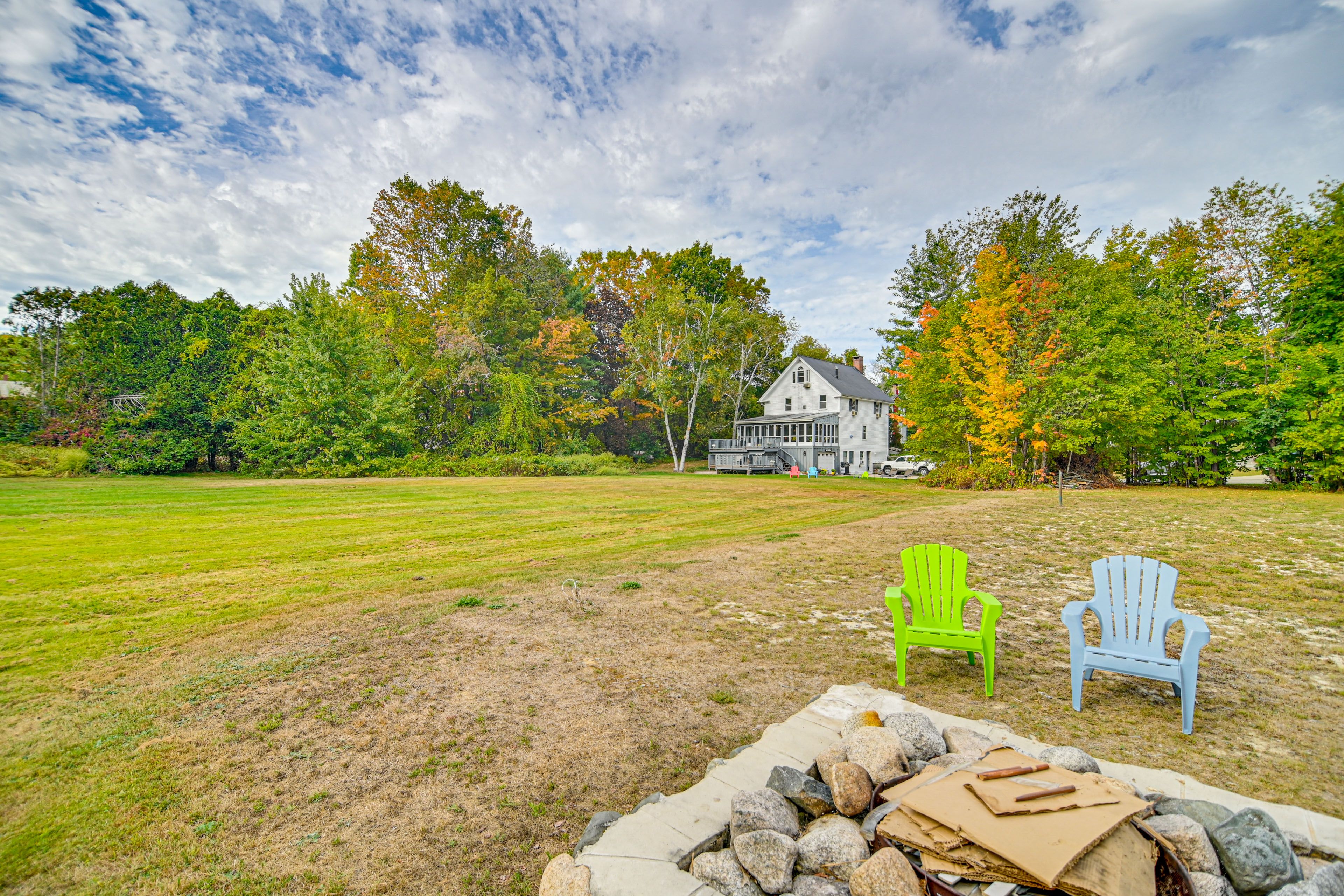 Large Grassy Yard | Wood-Burning Fire Pit
