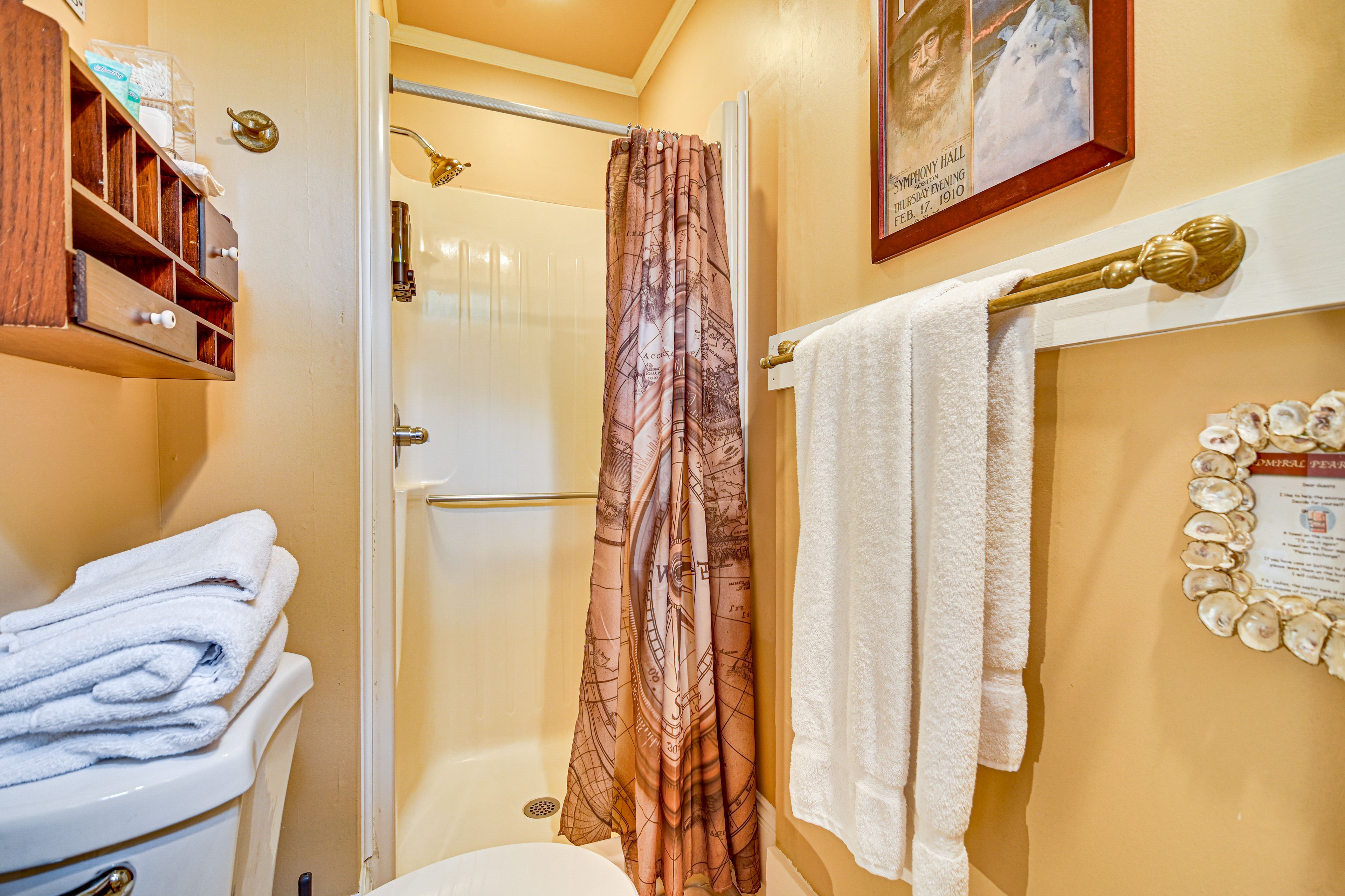 En-Suite Bathroom | 2nd Floor