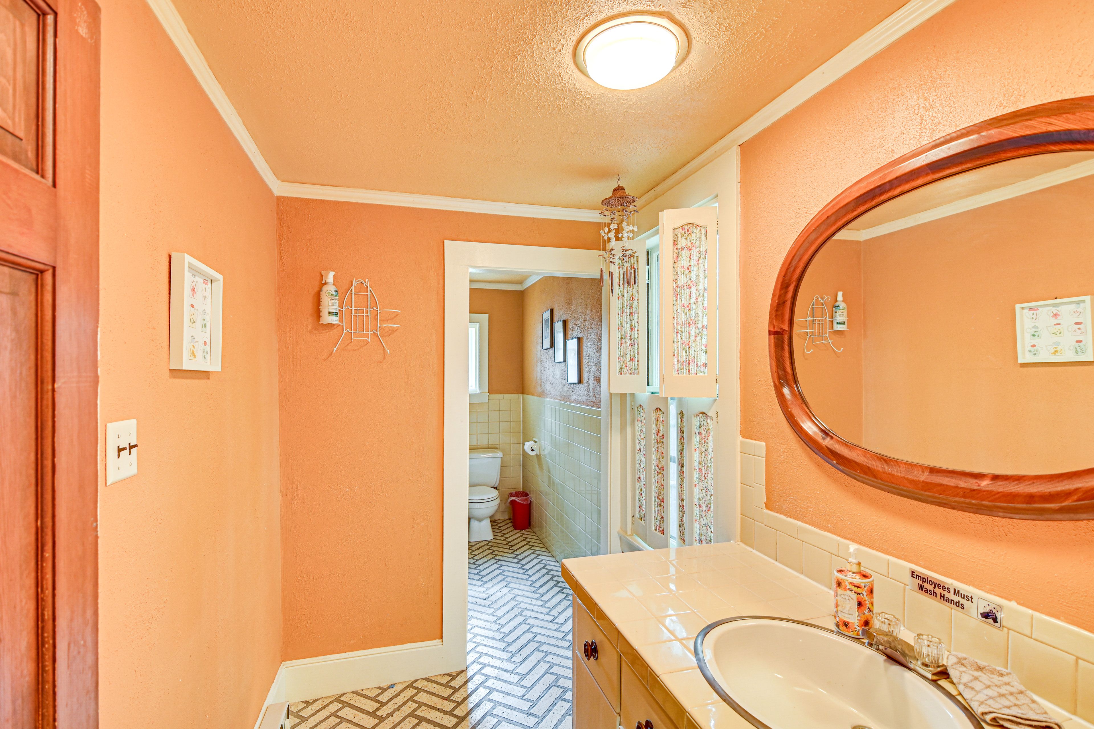 Full Bathroom | 1st Floor