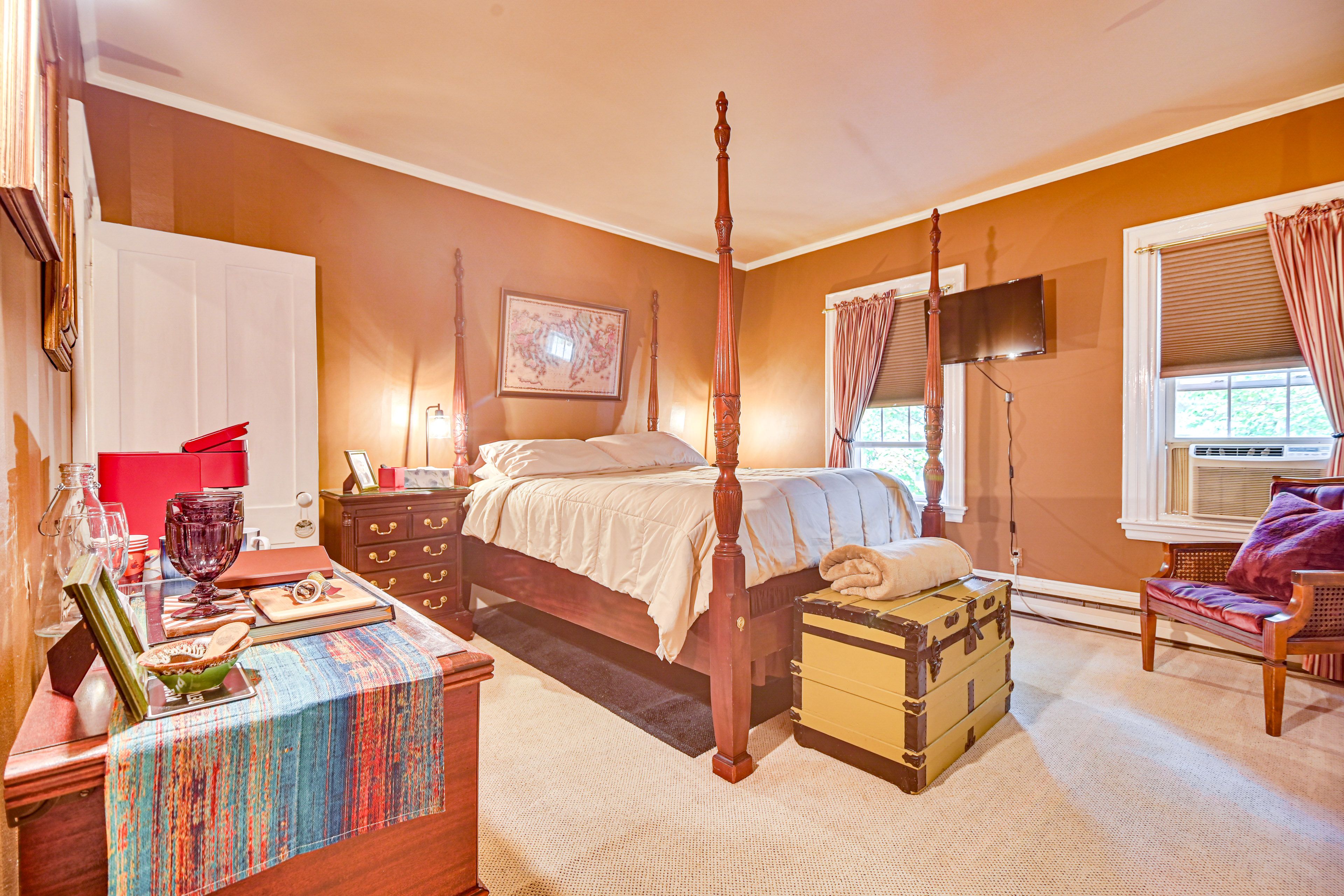 Bedroom 4 | Queen Bed | 2nd Floor