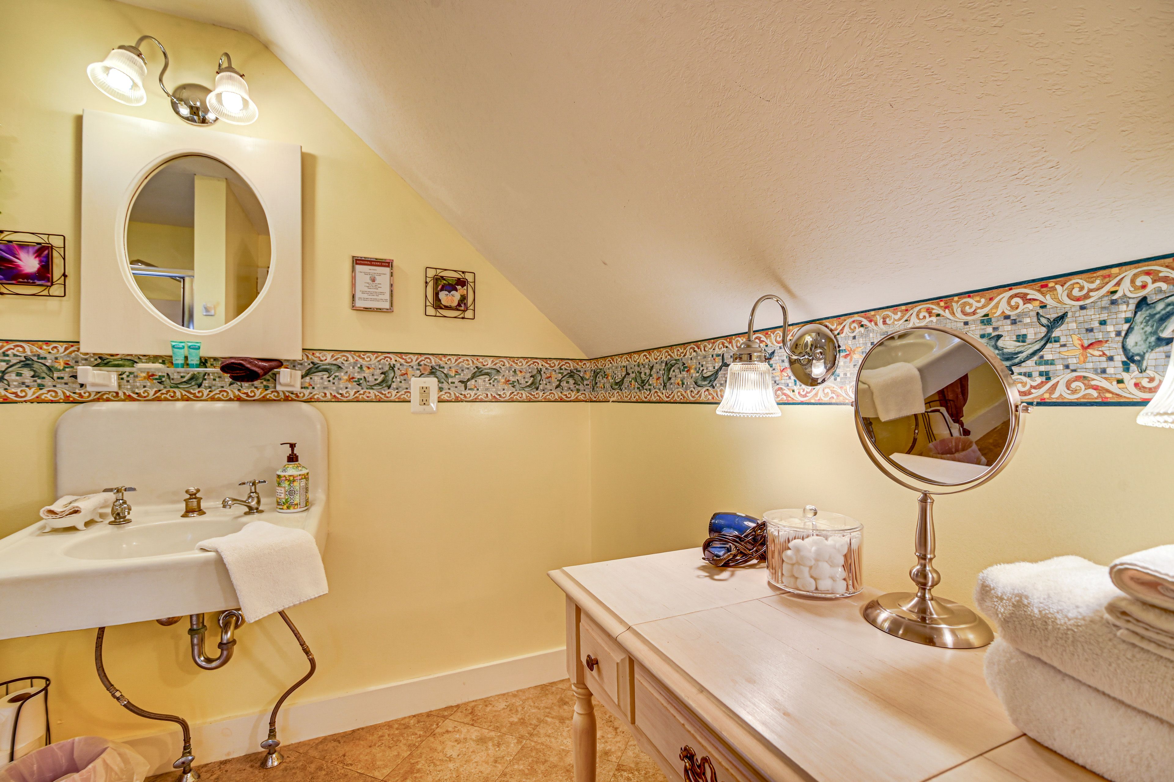 En-Suite Bathroom | 2nd Floor