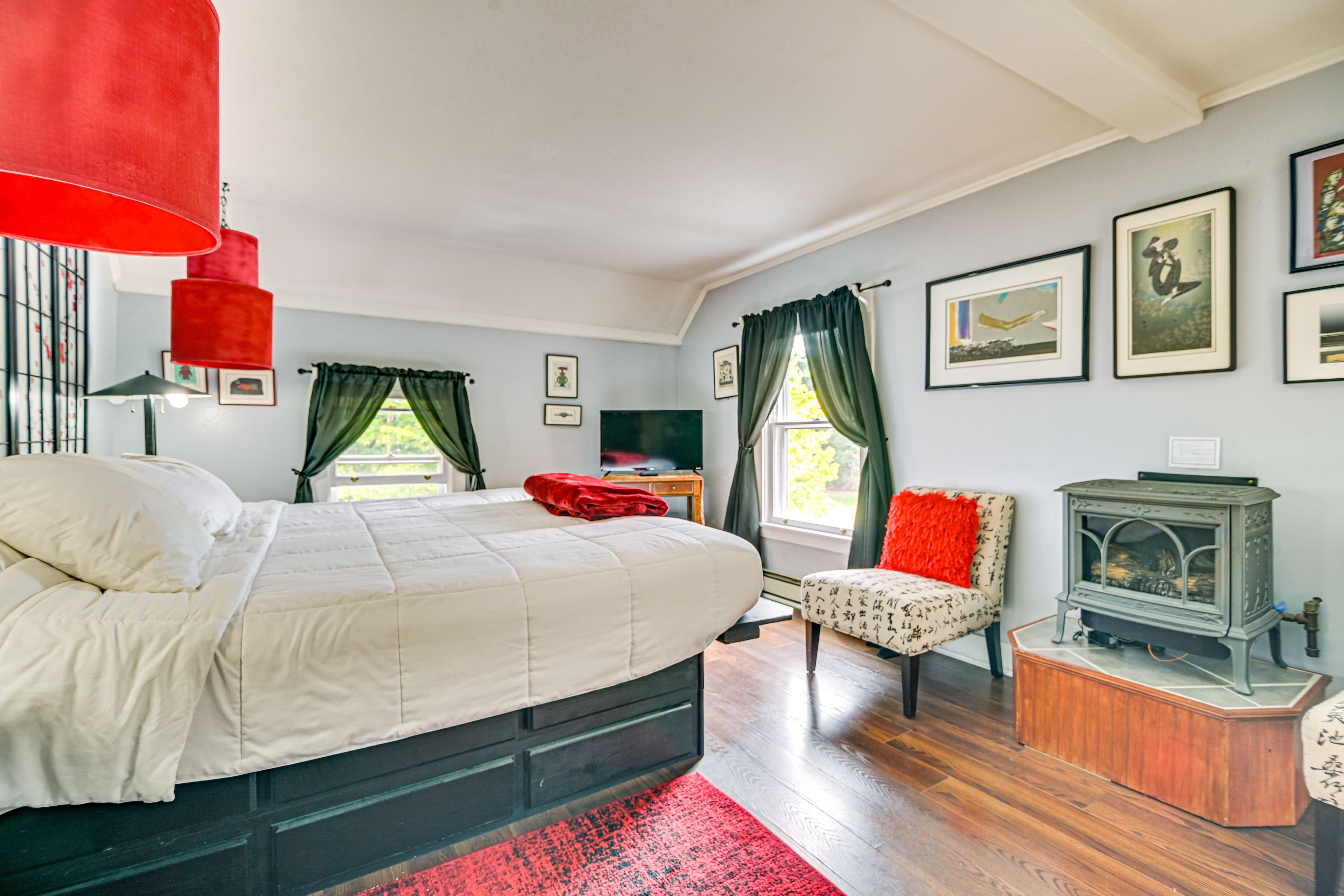 Bedroom 2 | King Bed | 2nd Floor