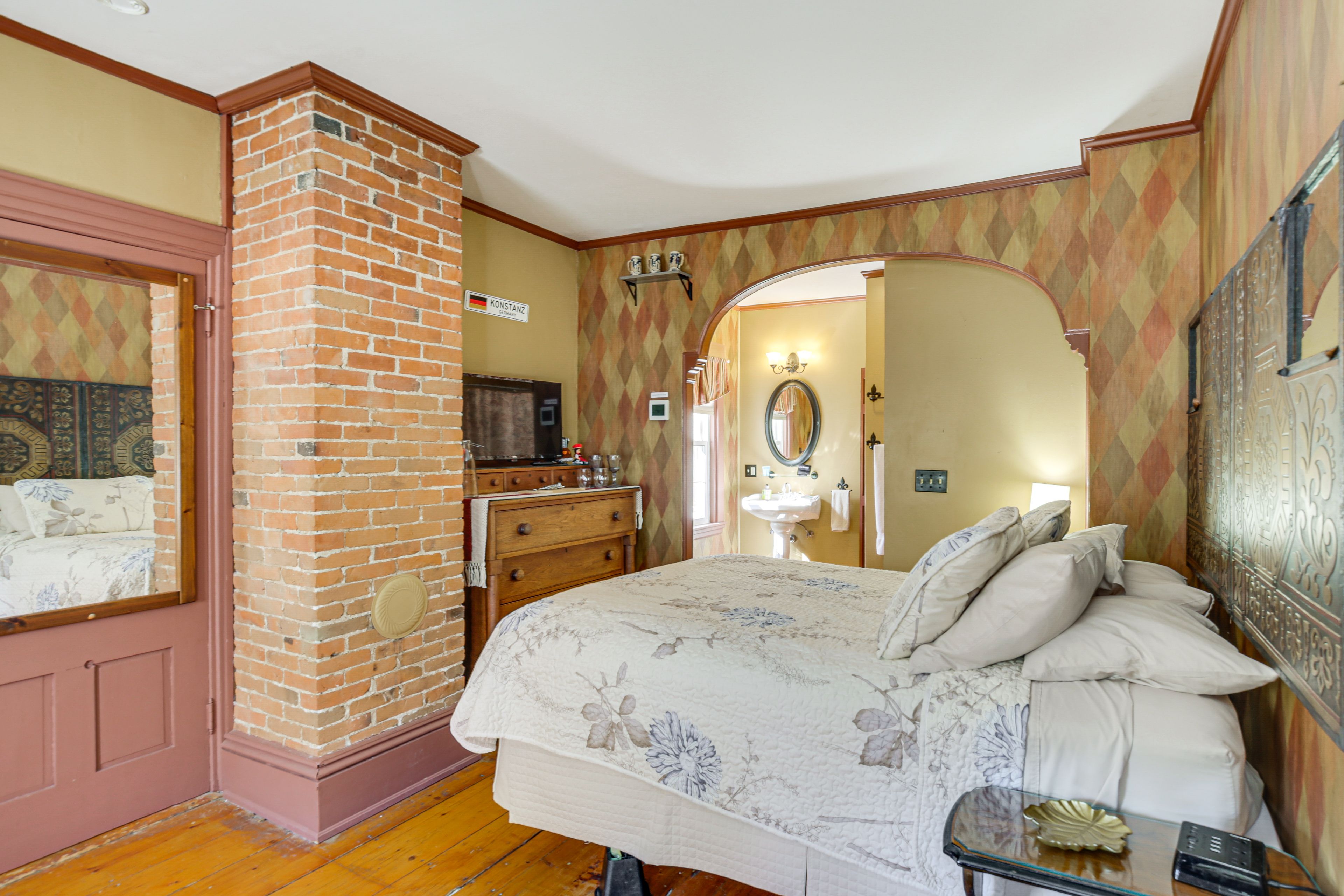 Bedroom 5 | Queen Bed | 2nd Floor