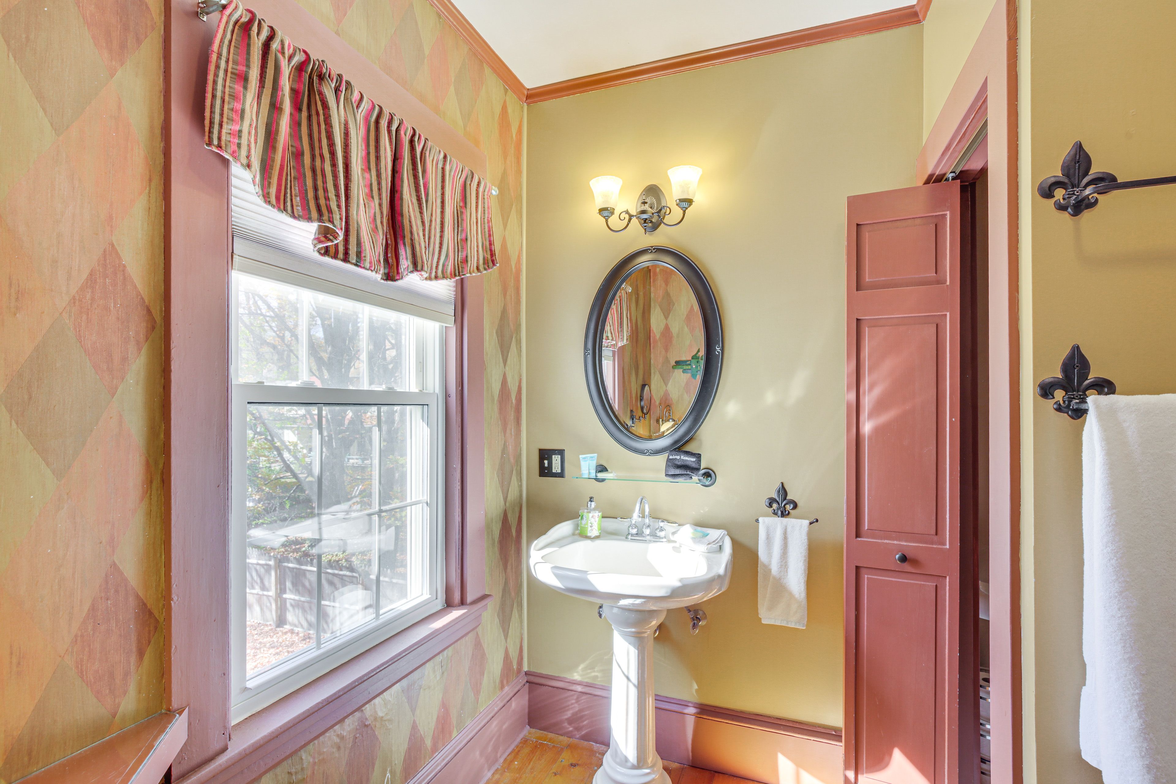 En-Suite Bathroom | 2nd Floor