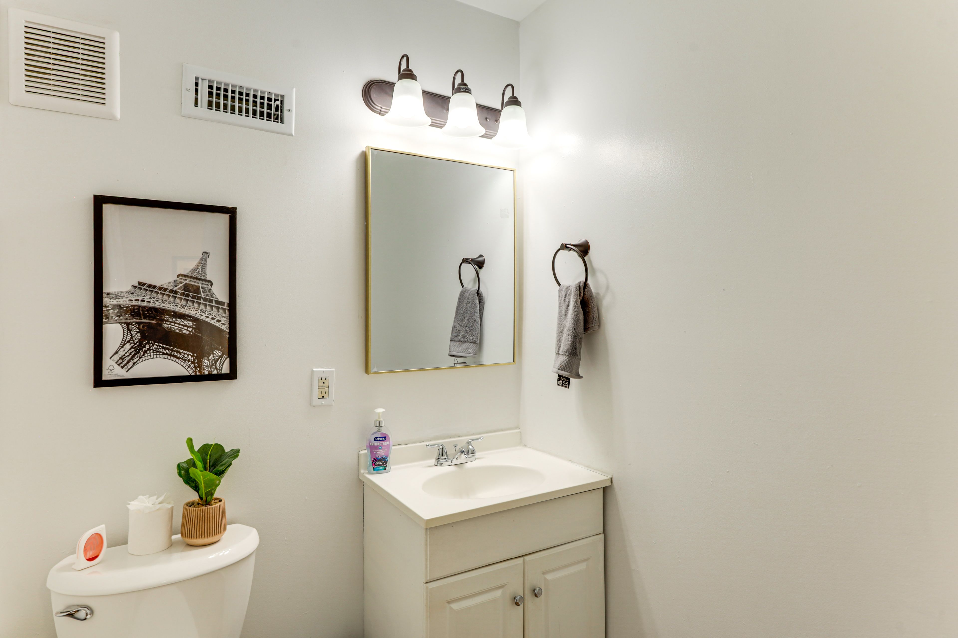 Half Bath | Complimentary Toiletries | Towels Provided | 1st Floor