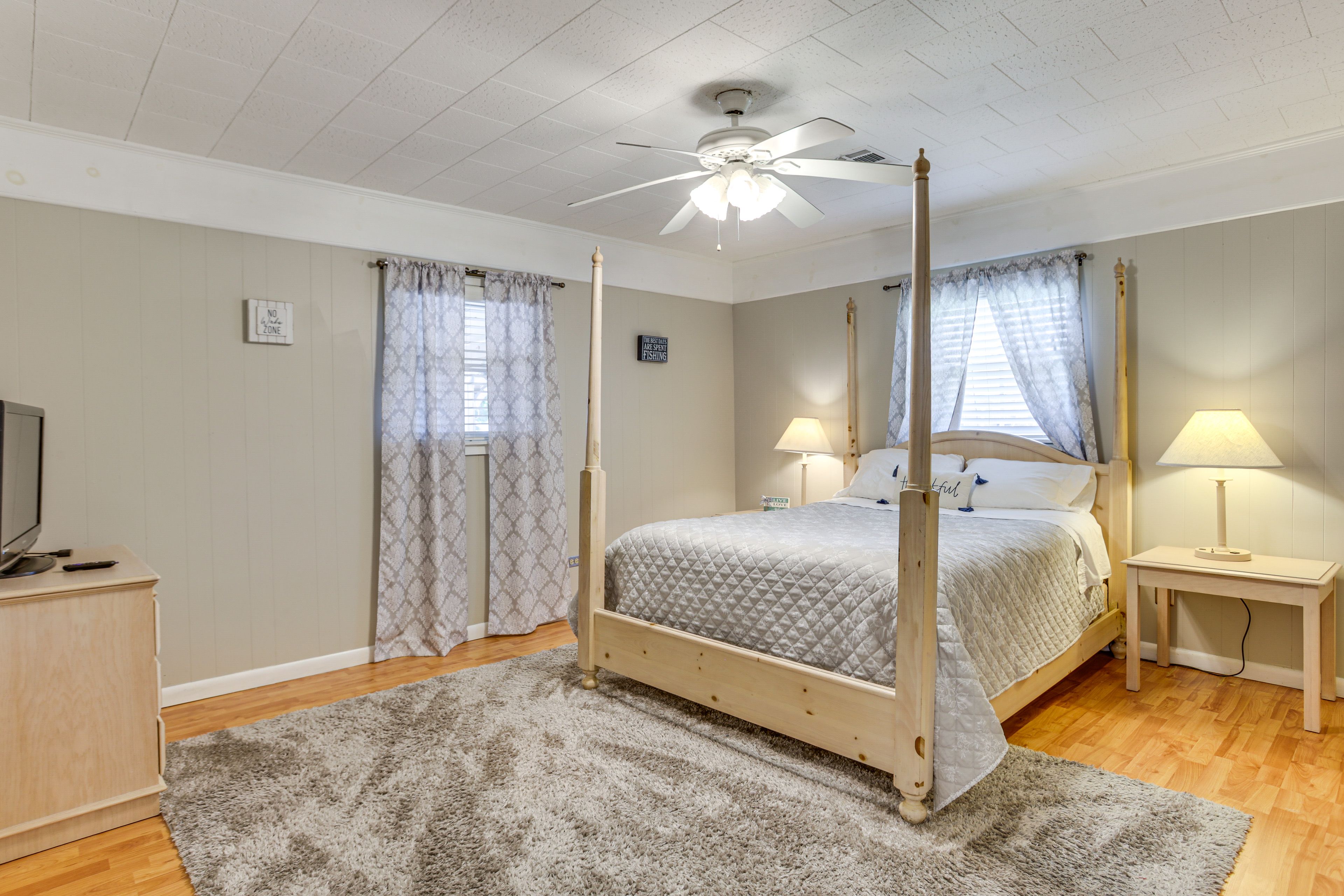 Bedroom 2 | Queen Bed