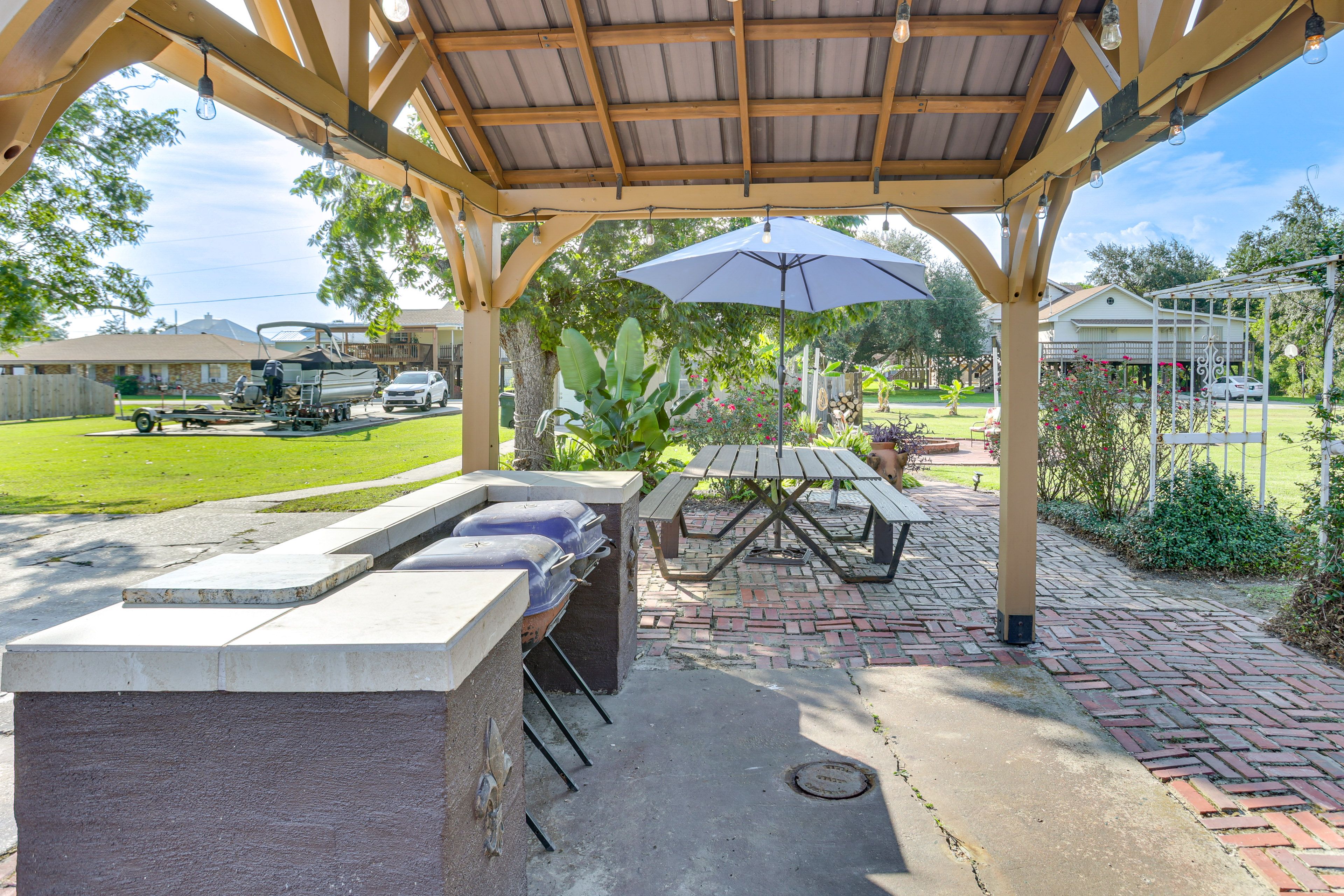 Charcoal Grill | Picnic Table