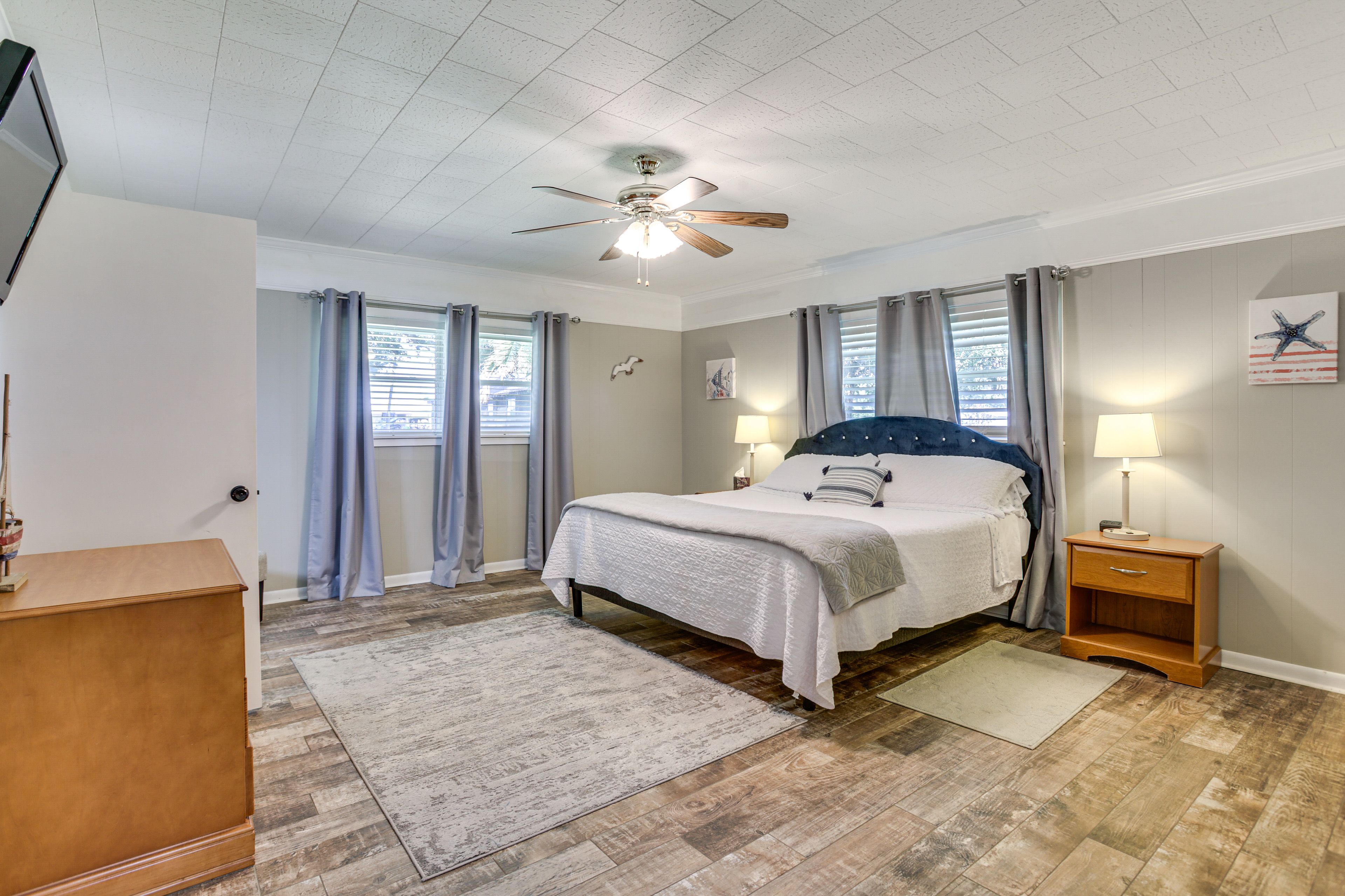 Bedroom 1 | King Bed