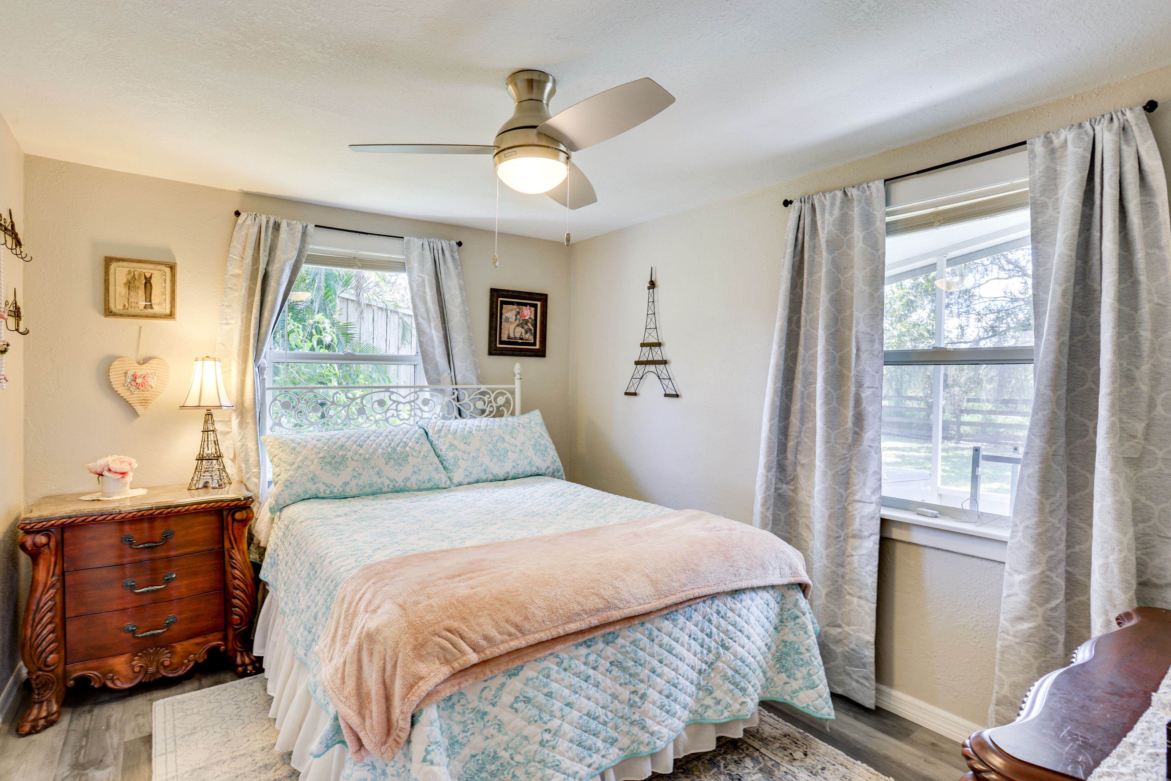 Bedroom 2 | Queen Bed