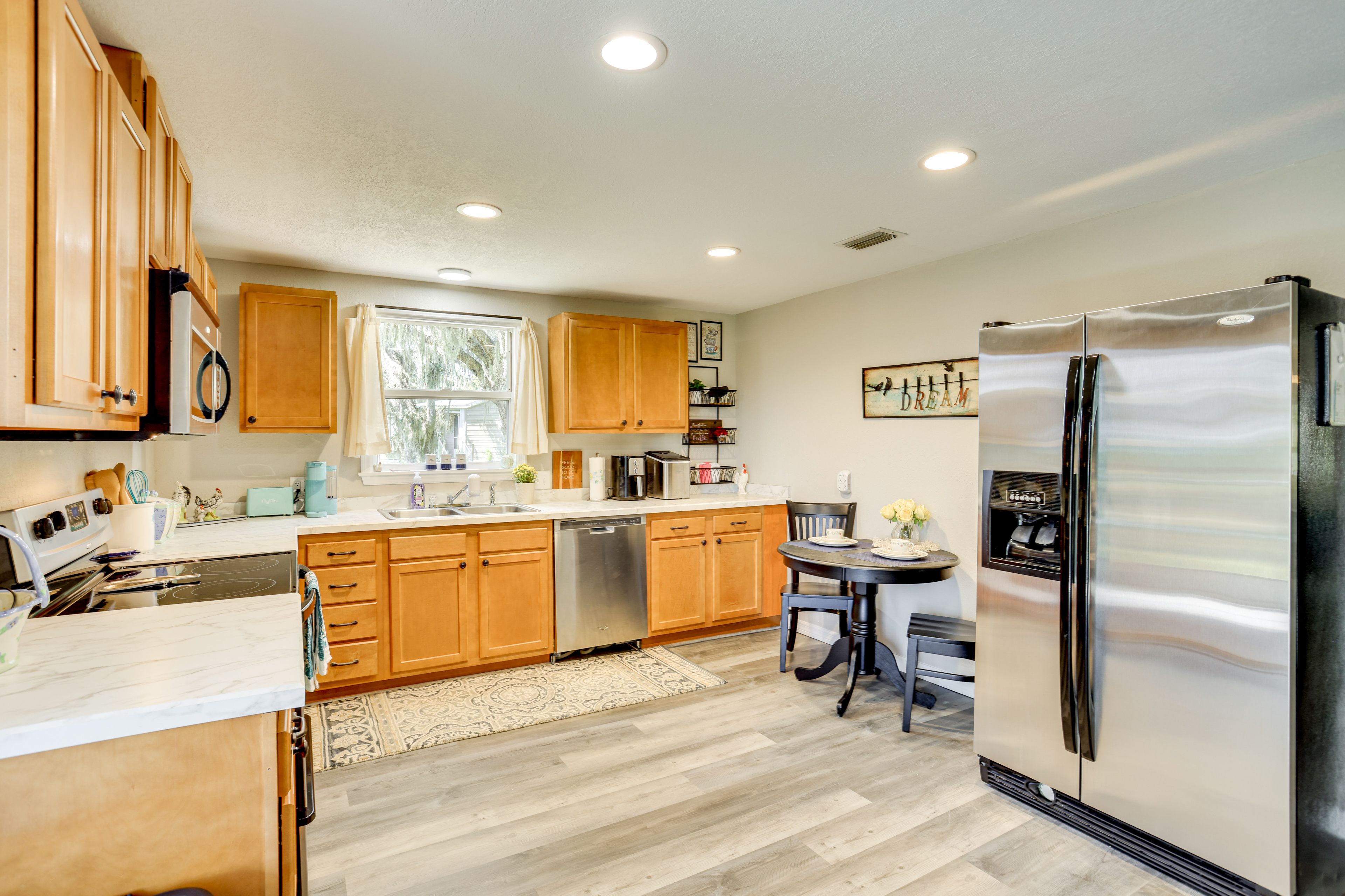 Kitchen | Dining Table