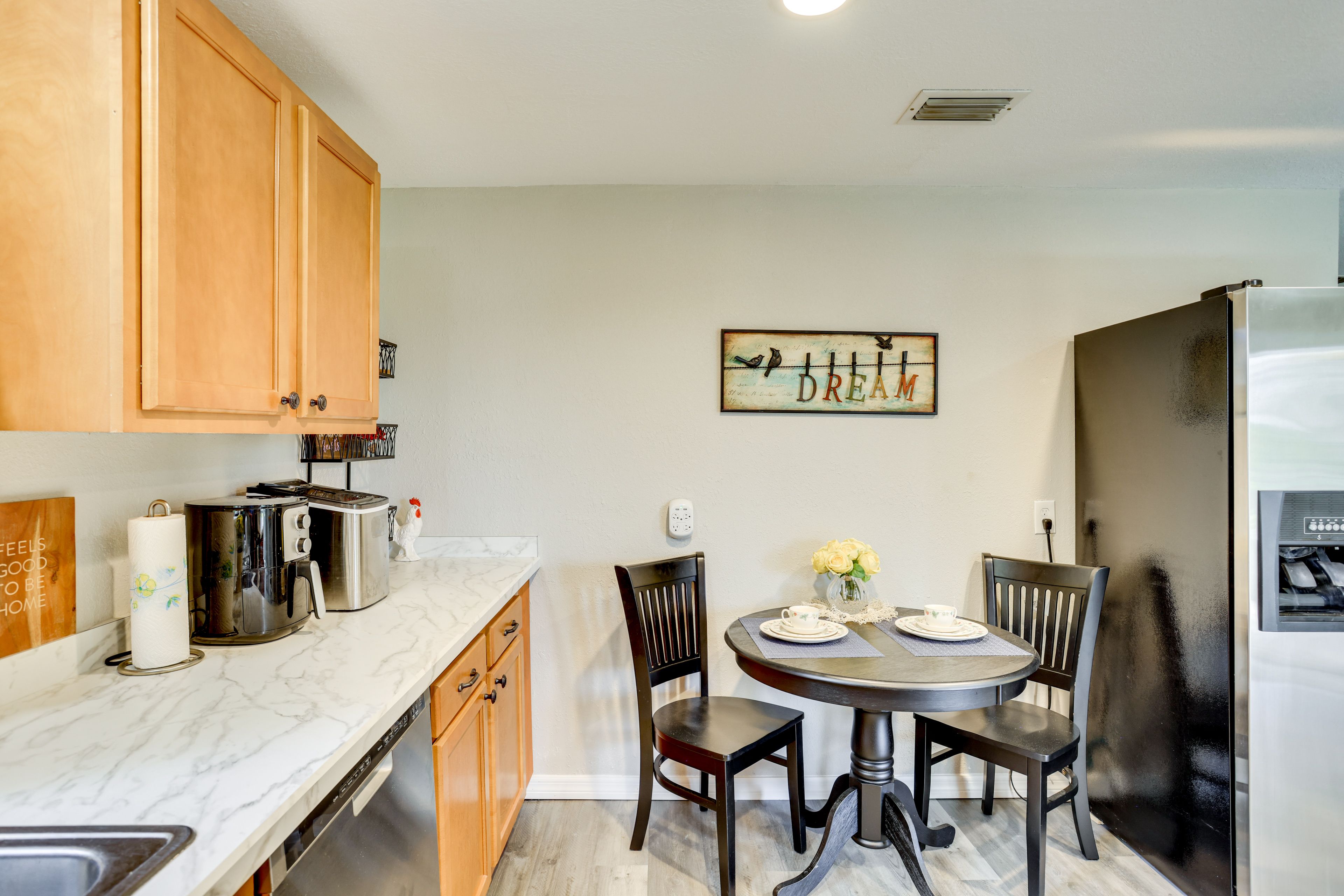 Dining Table | Dishware/Flatware