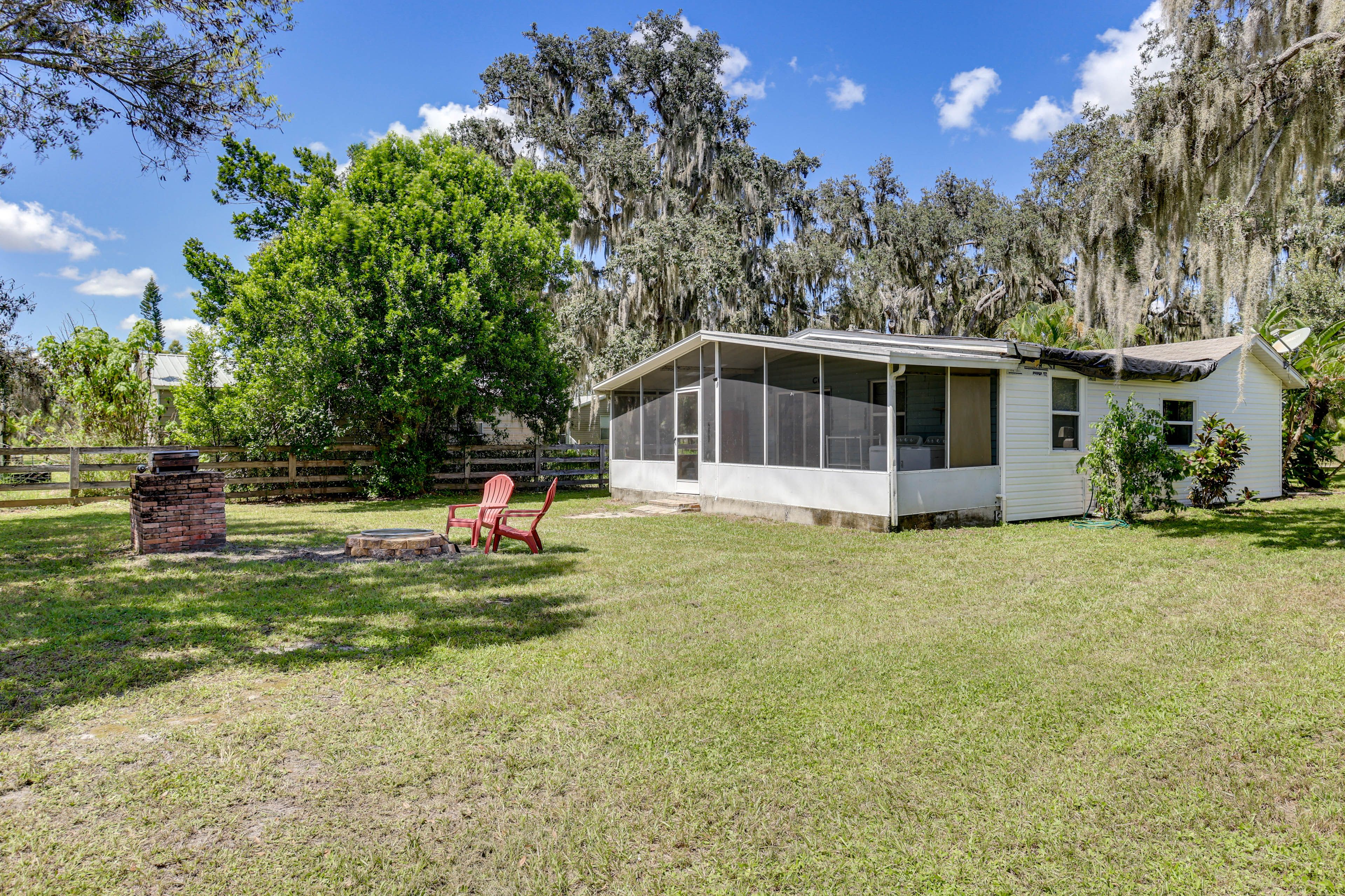 House Exterior | Fire Pit | Private Yard