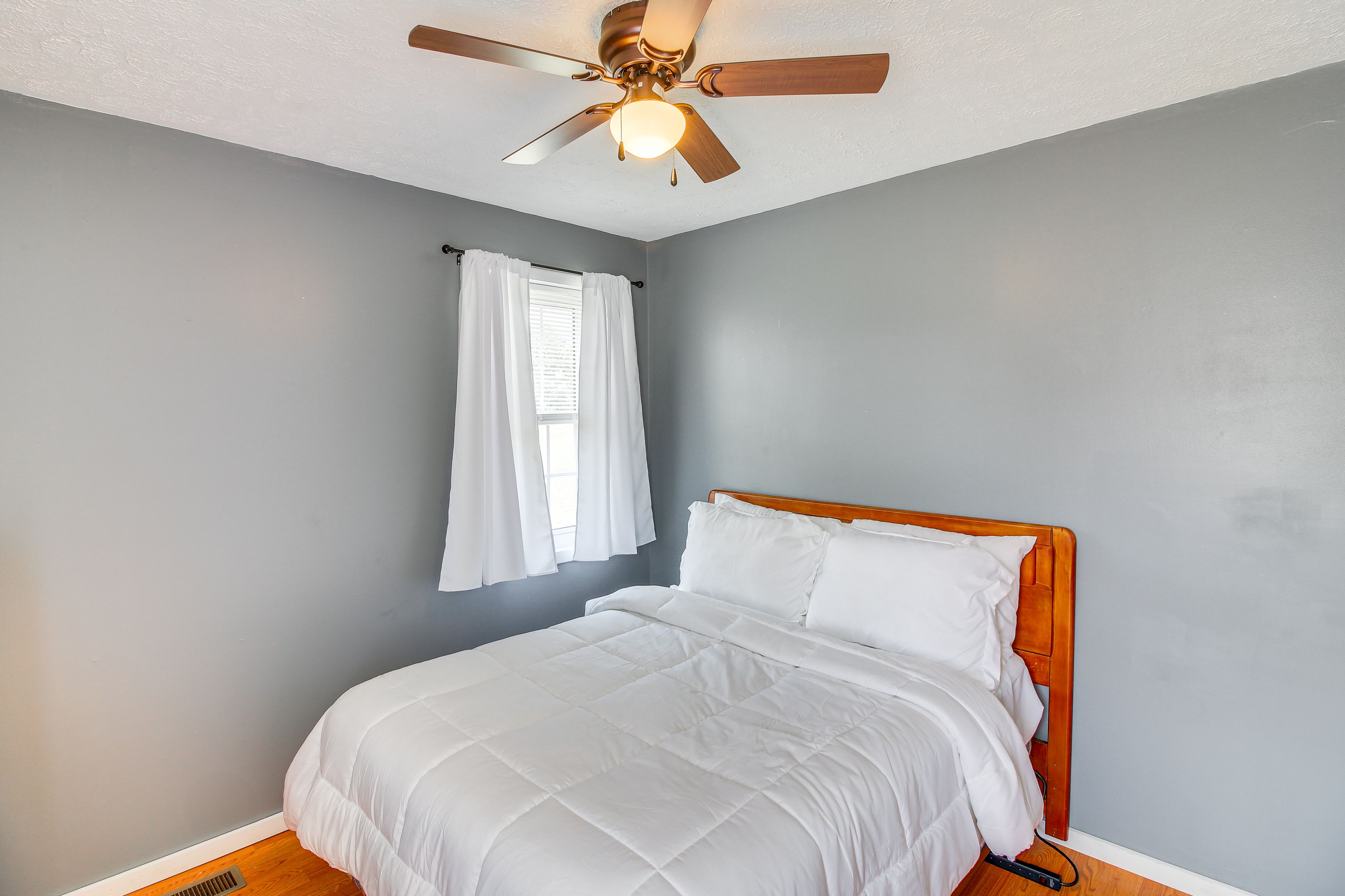 Bedroom 3 | Full Bed | Main Floor