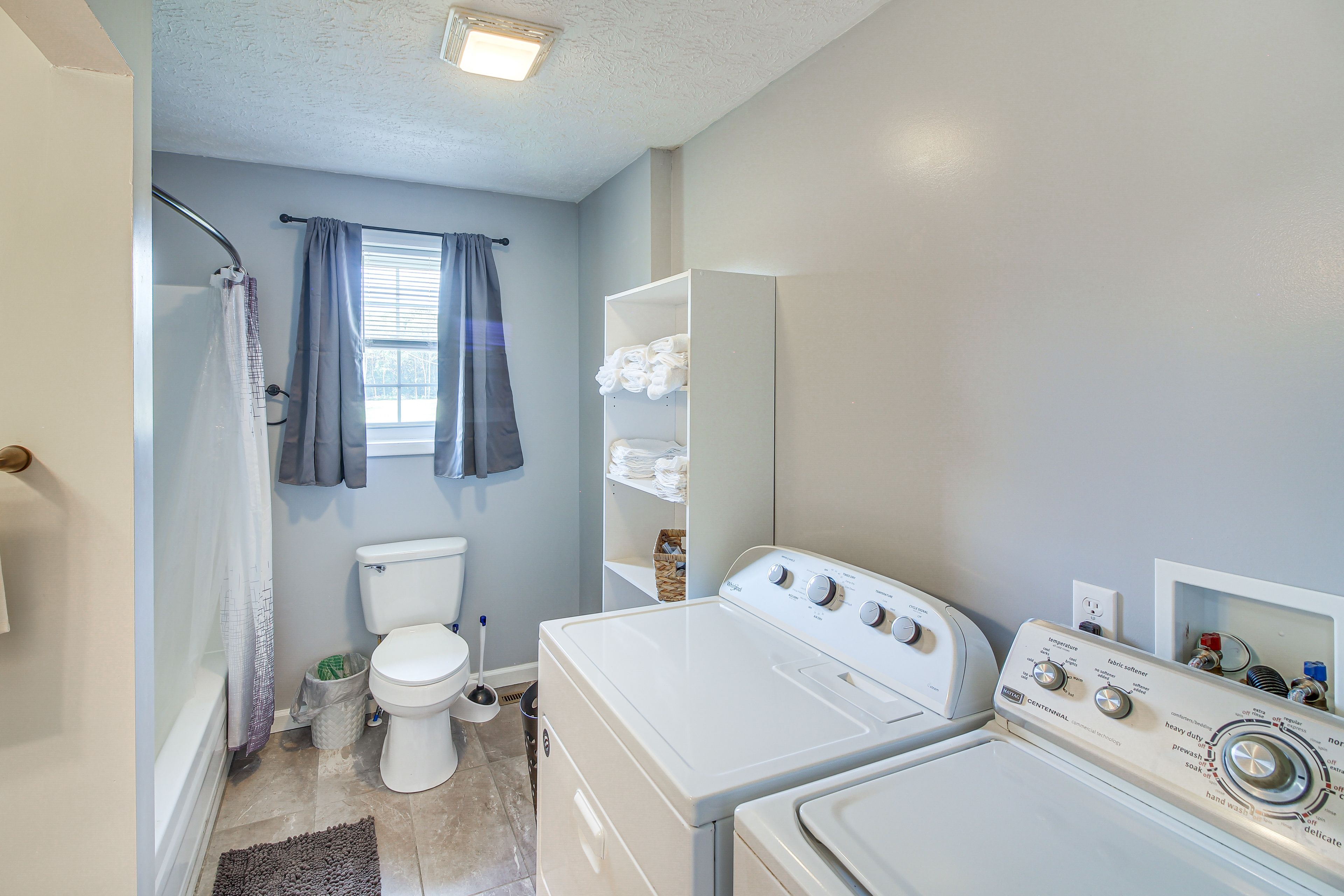 Full Bathroom | Towels Provided | Laundry | Main Floor