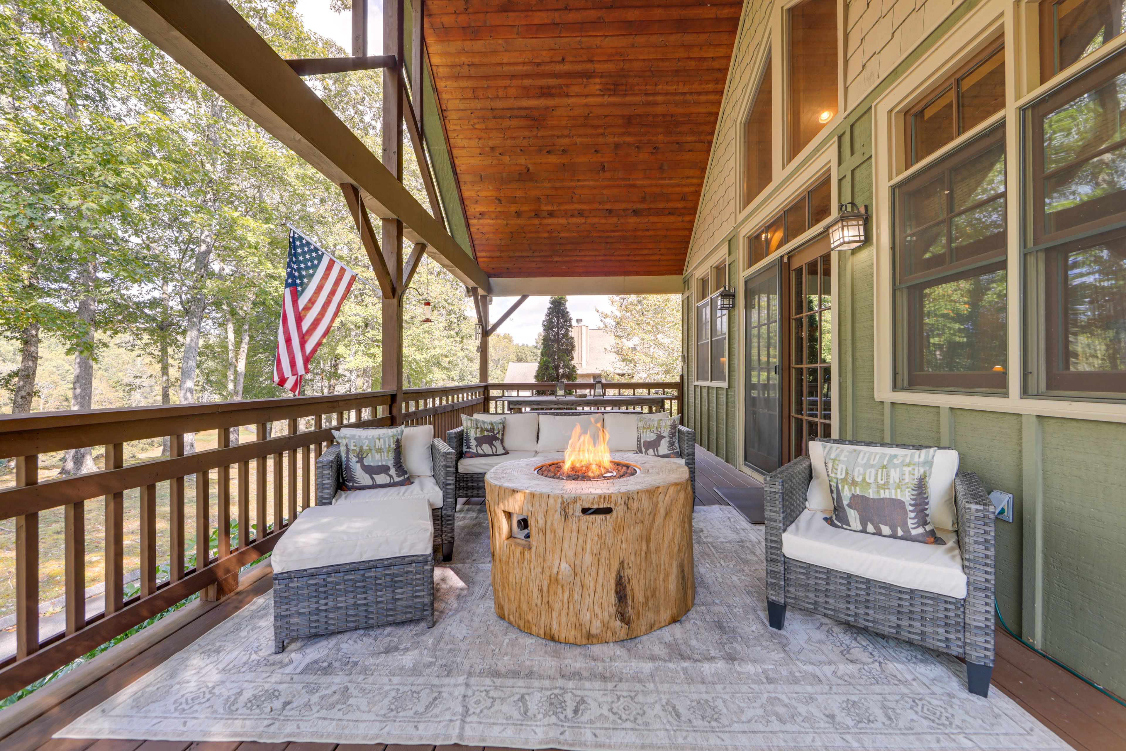 Cashiers Vacation Rental | 3BR | 3.5BA | 2,800 Sq Ft | Stairs Required
