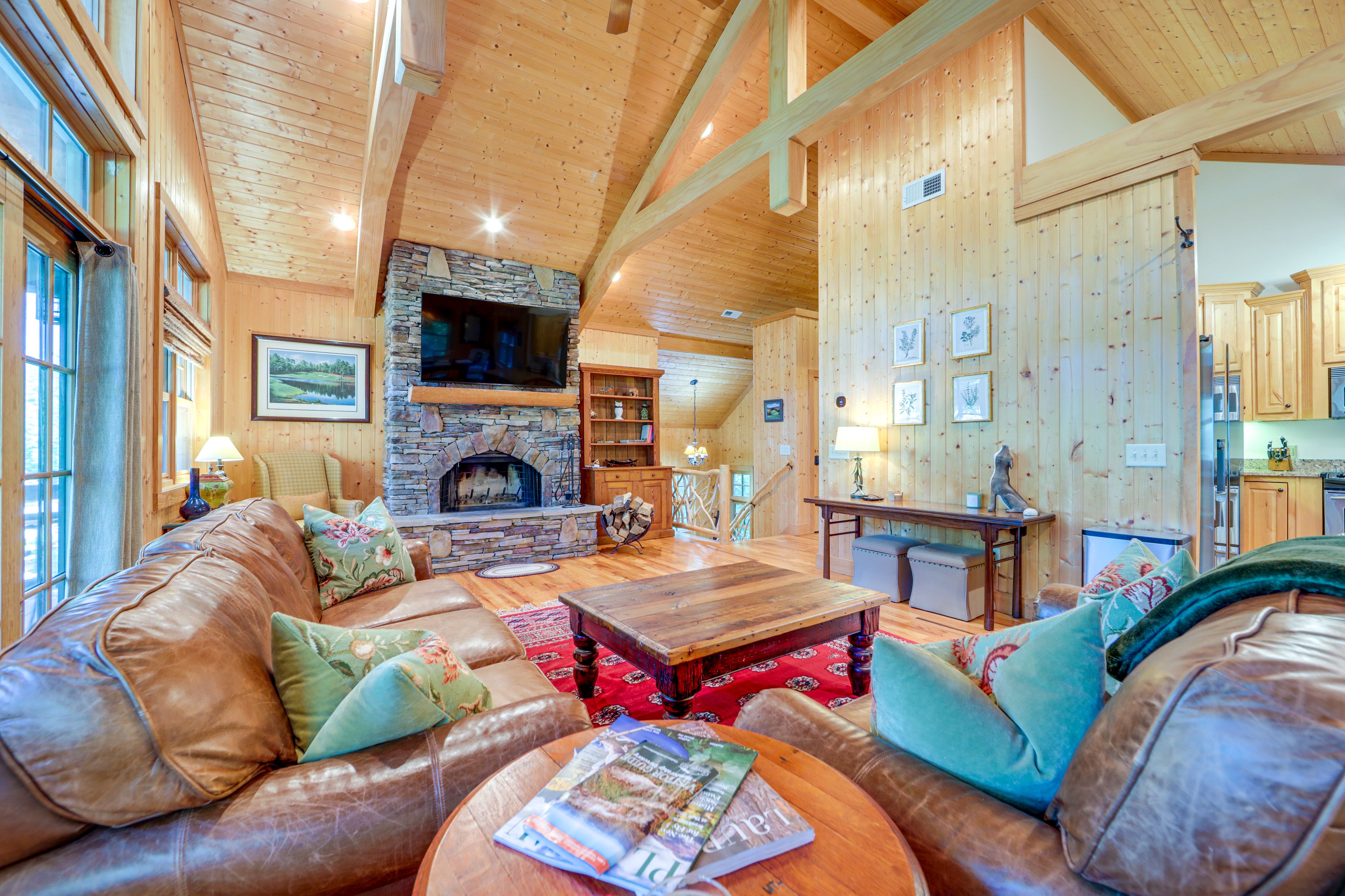 Living Room | Upper Level | Smart TV | Central Heating & A/C | Free WiFi
