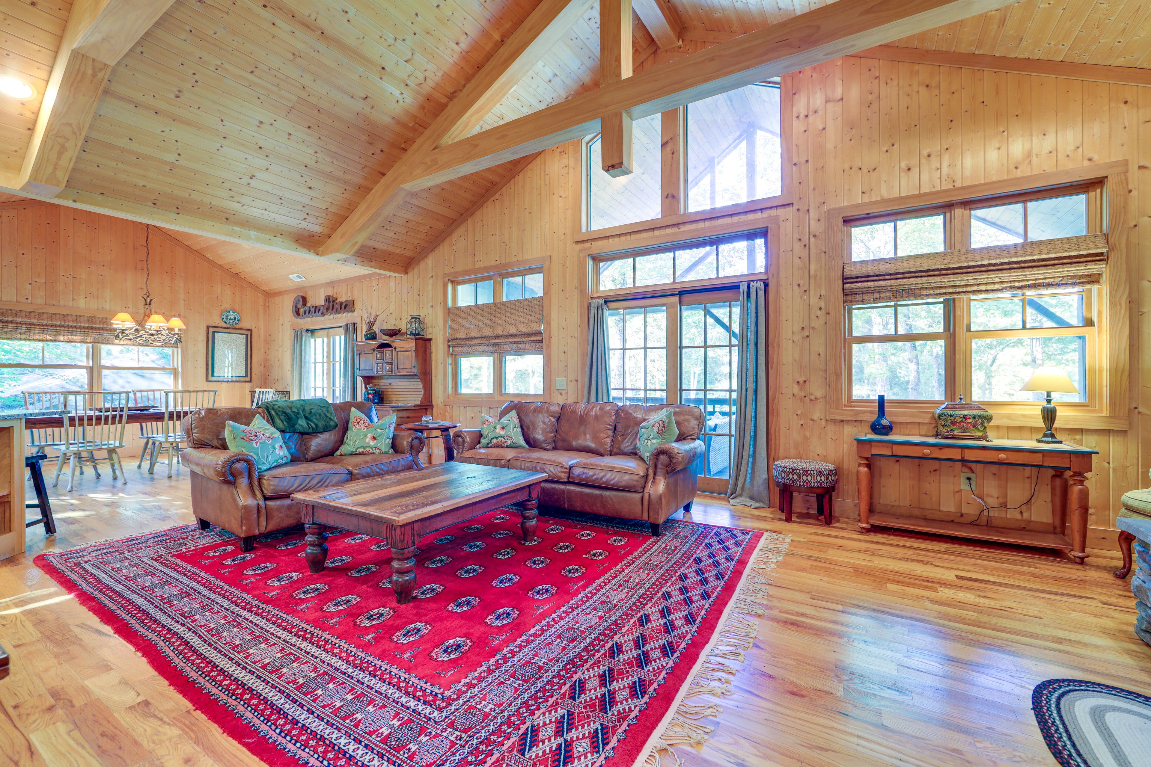 Living Room | Upper Level | Wood-Burning Fireplace | Board Games | Books