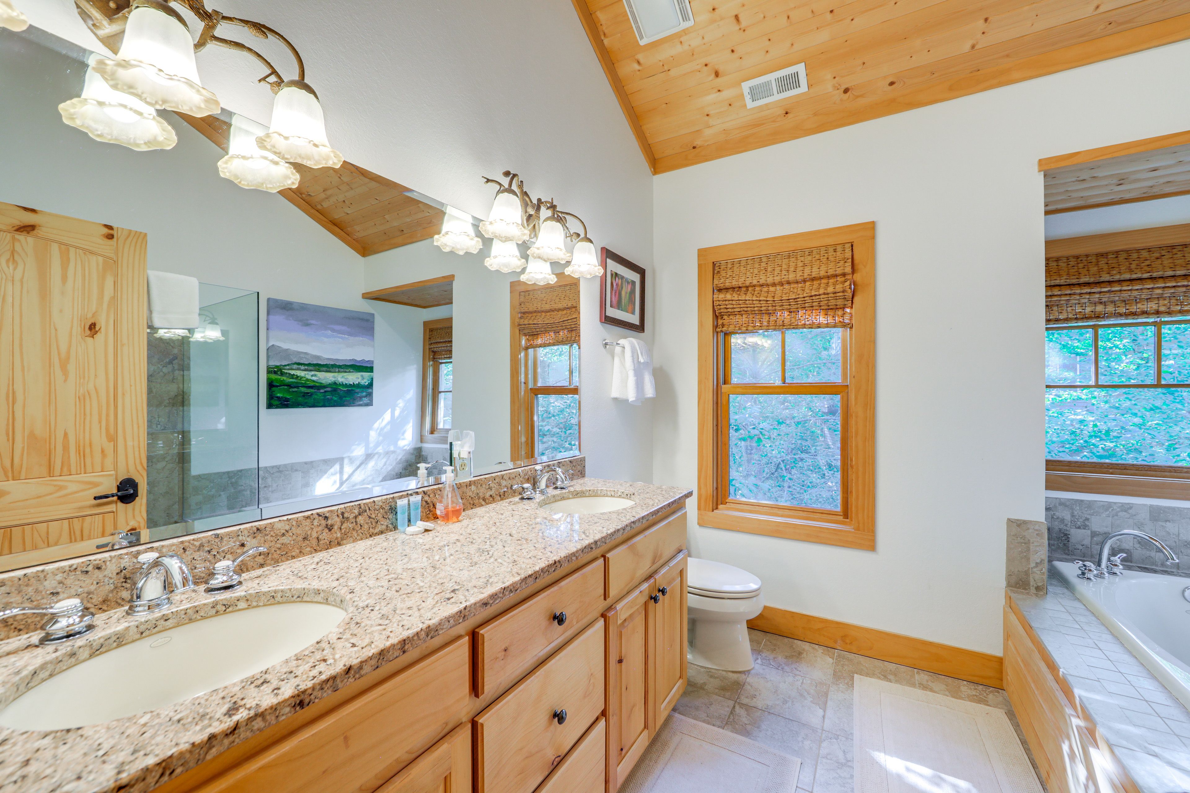 Full Bathroom | Upper Level
