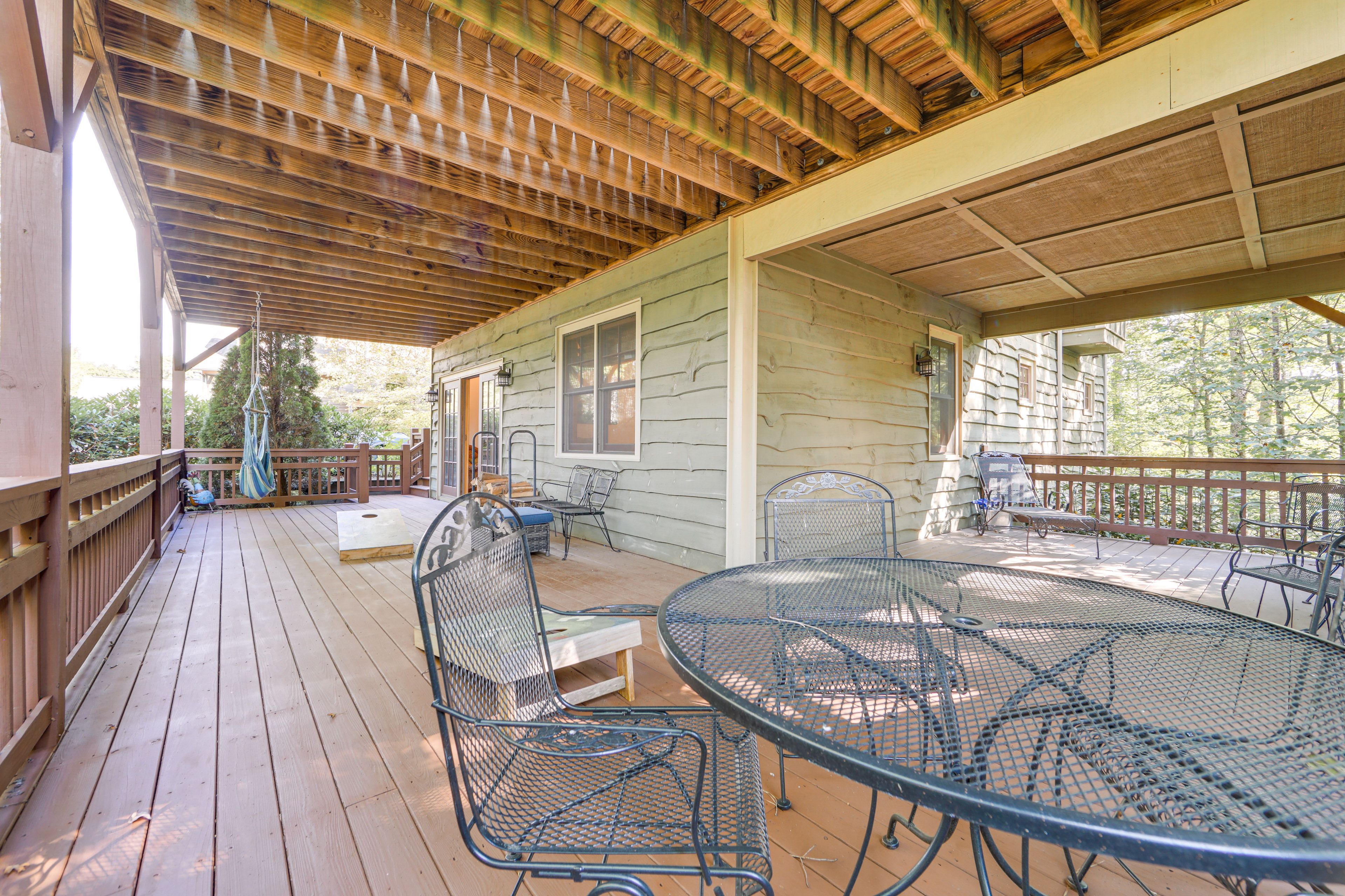 Deck | Lower Level | Dining Area | Hammock | Cornhole