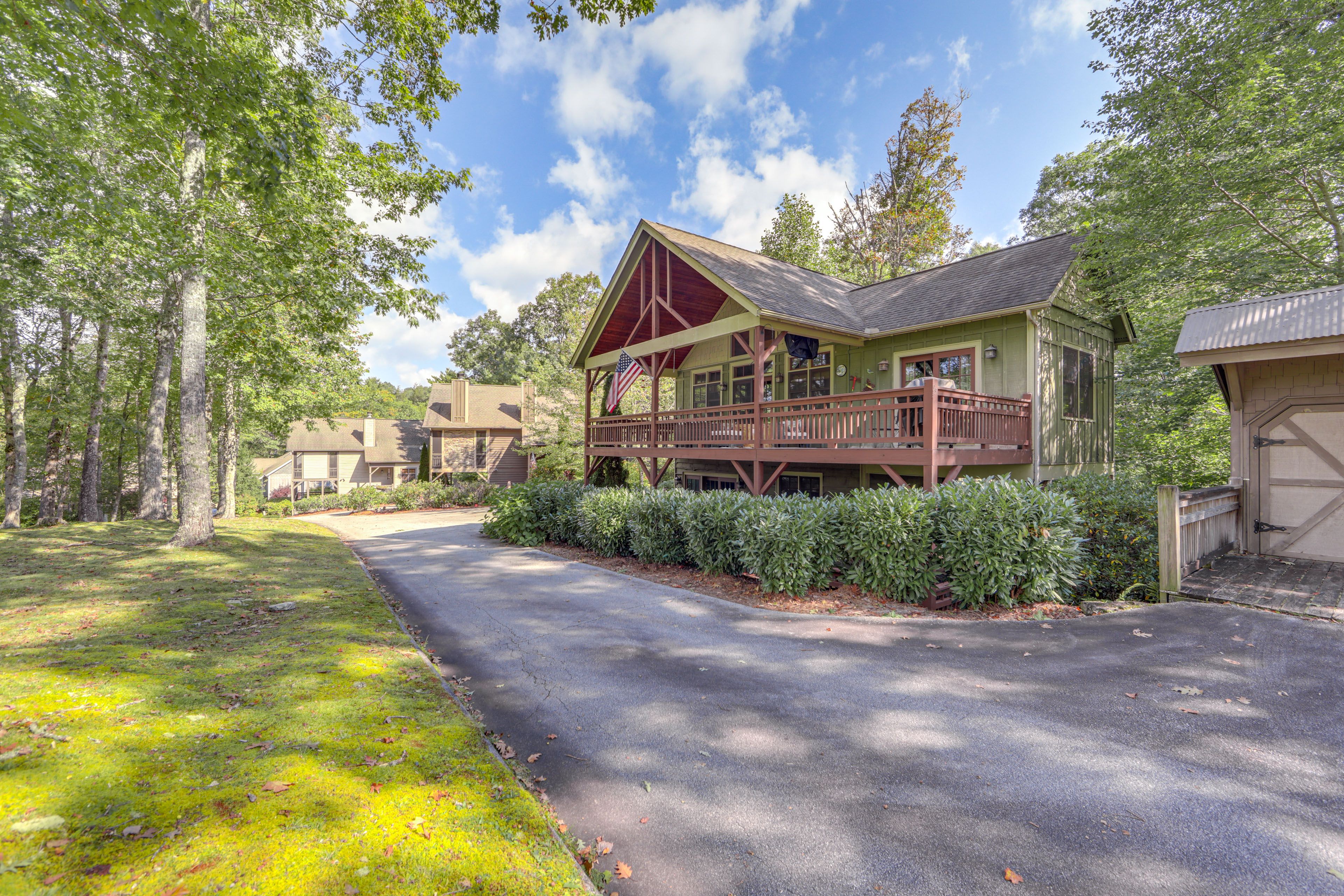 Exterior | Parking | Driveway (3 Vehicles)