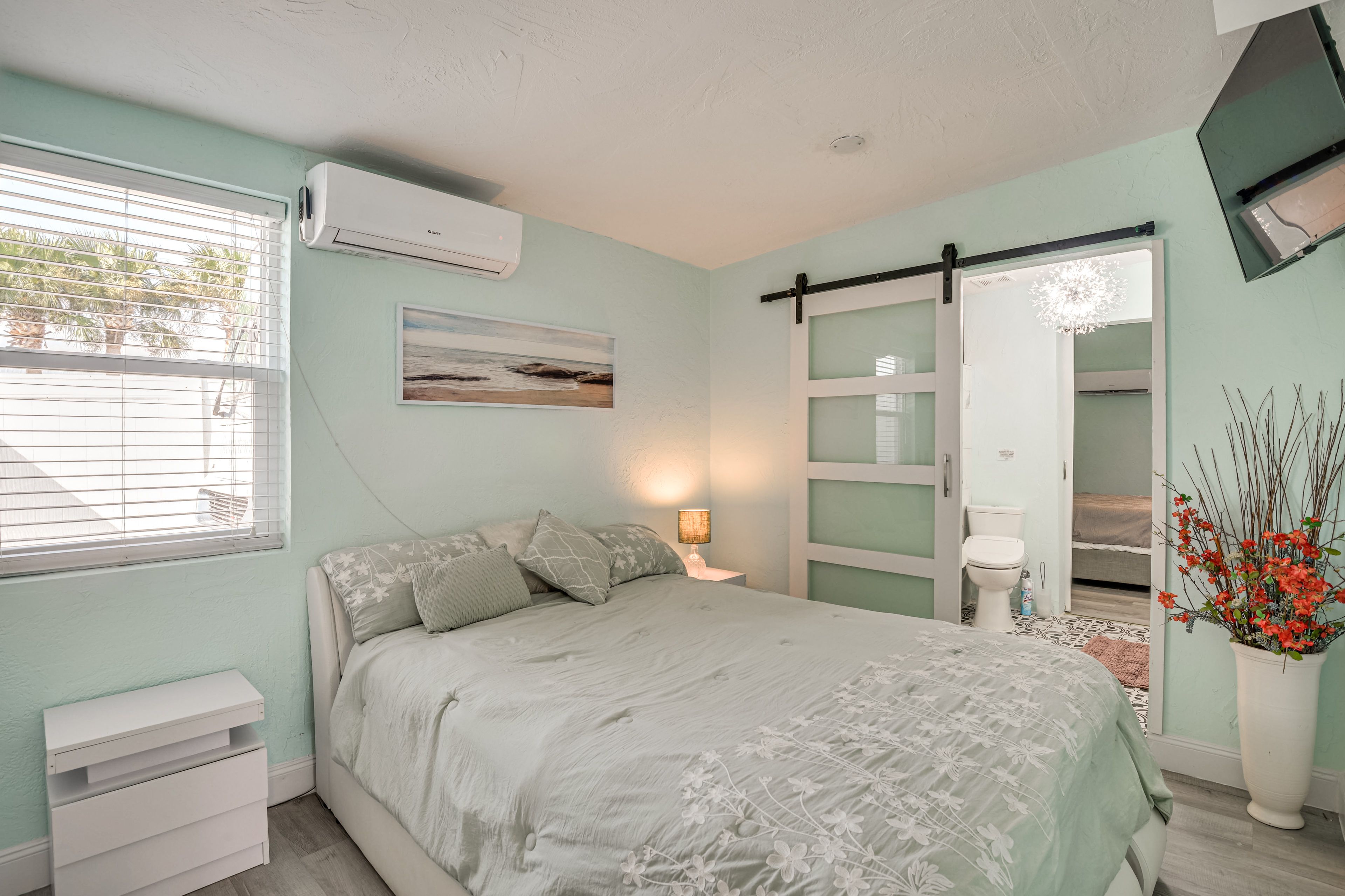 Bedroom 1 | Queen Bed | Linens Provided