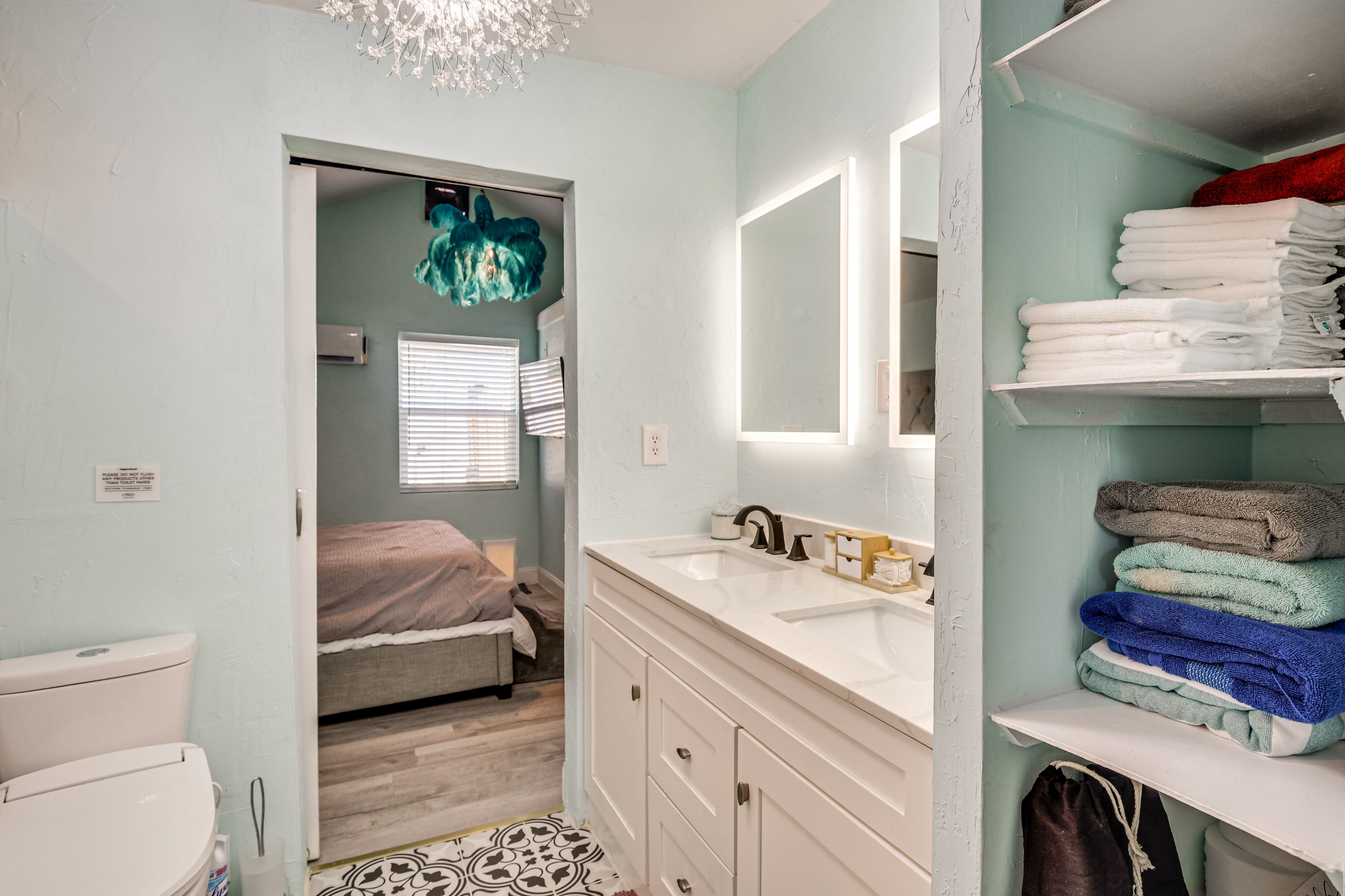 Full Bathroom | Towels Provided