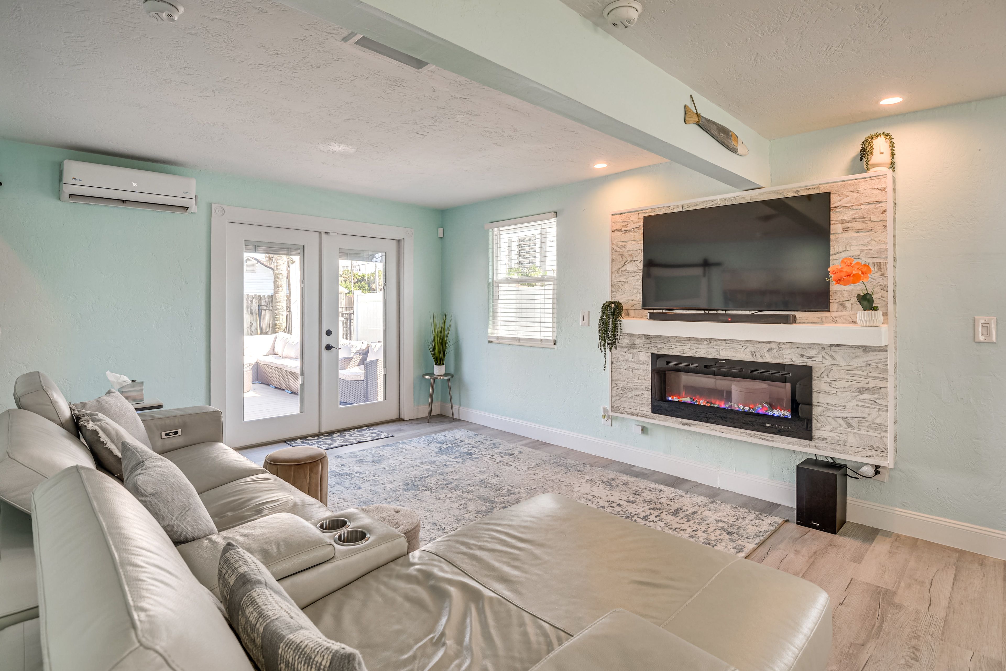 Living Room | Smart TV