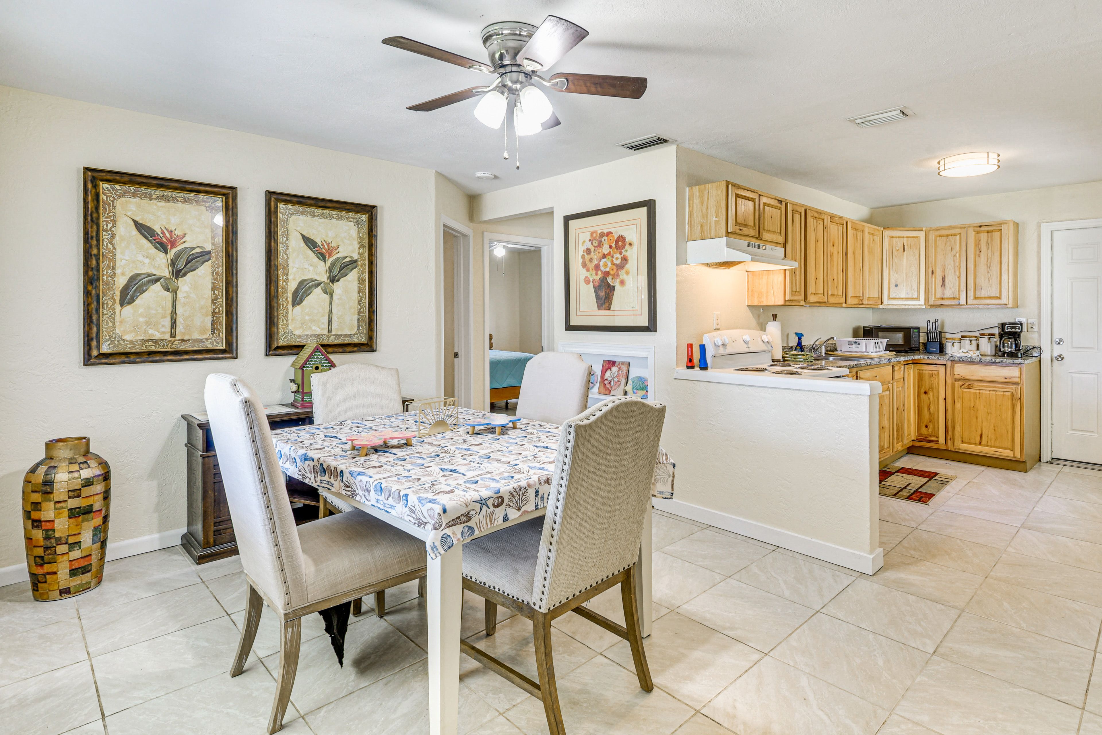 Dining Area | Kitchen