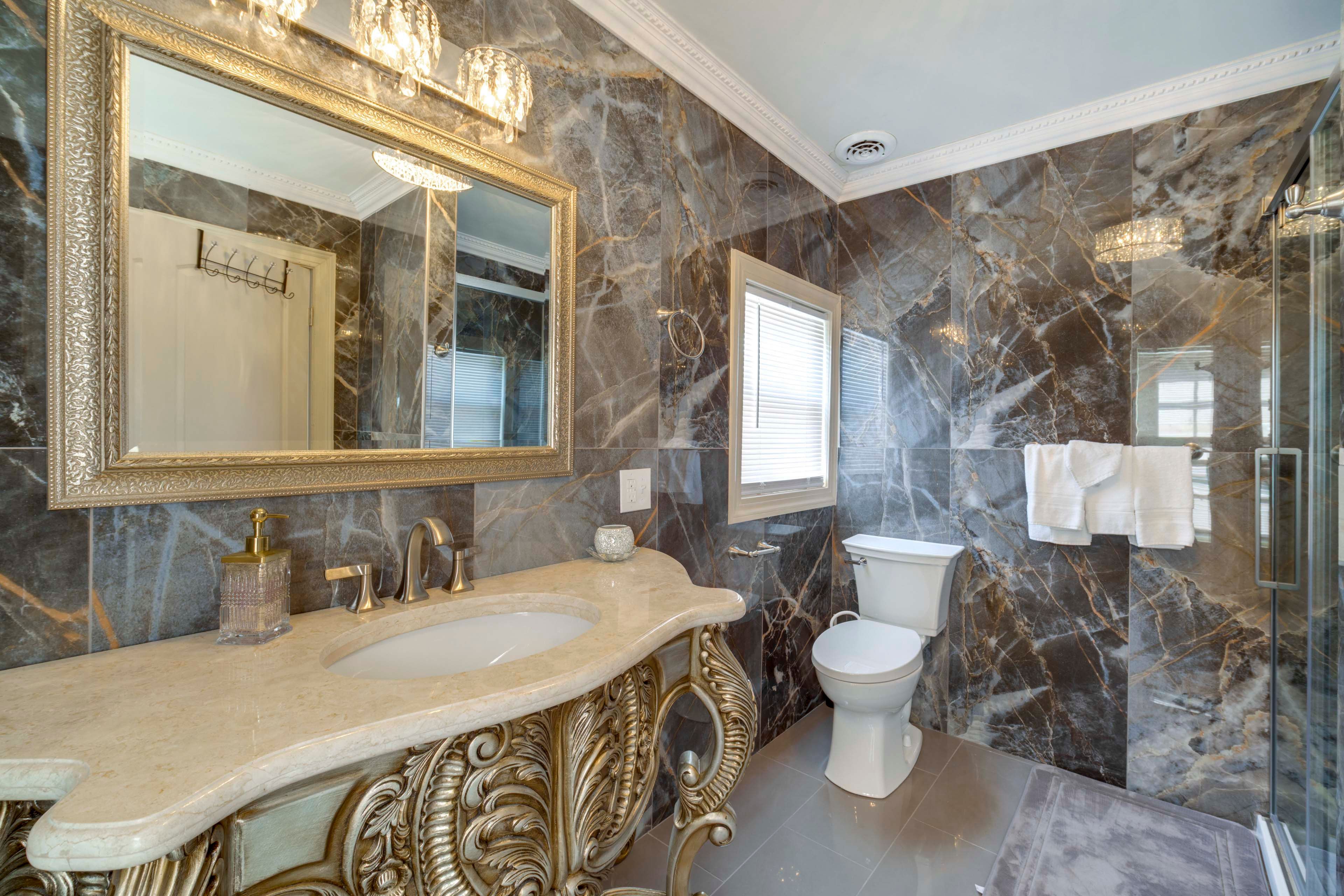 En-Suite Bathroom | Towels Provided | 2nd Floor