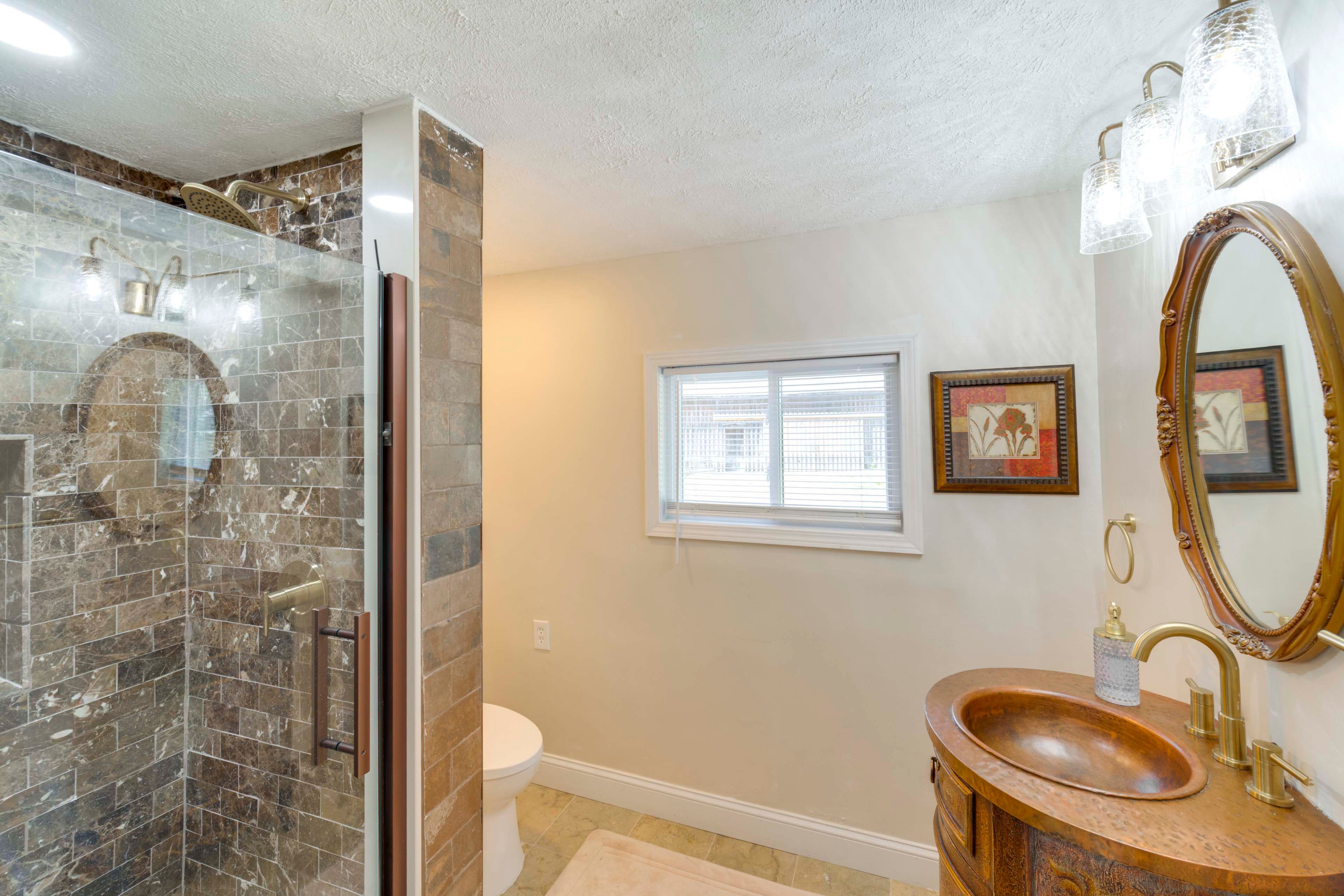 Bathroom | 1st Floor