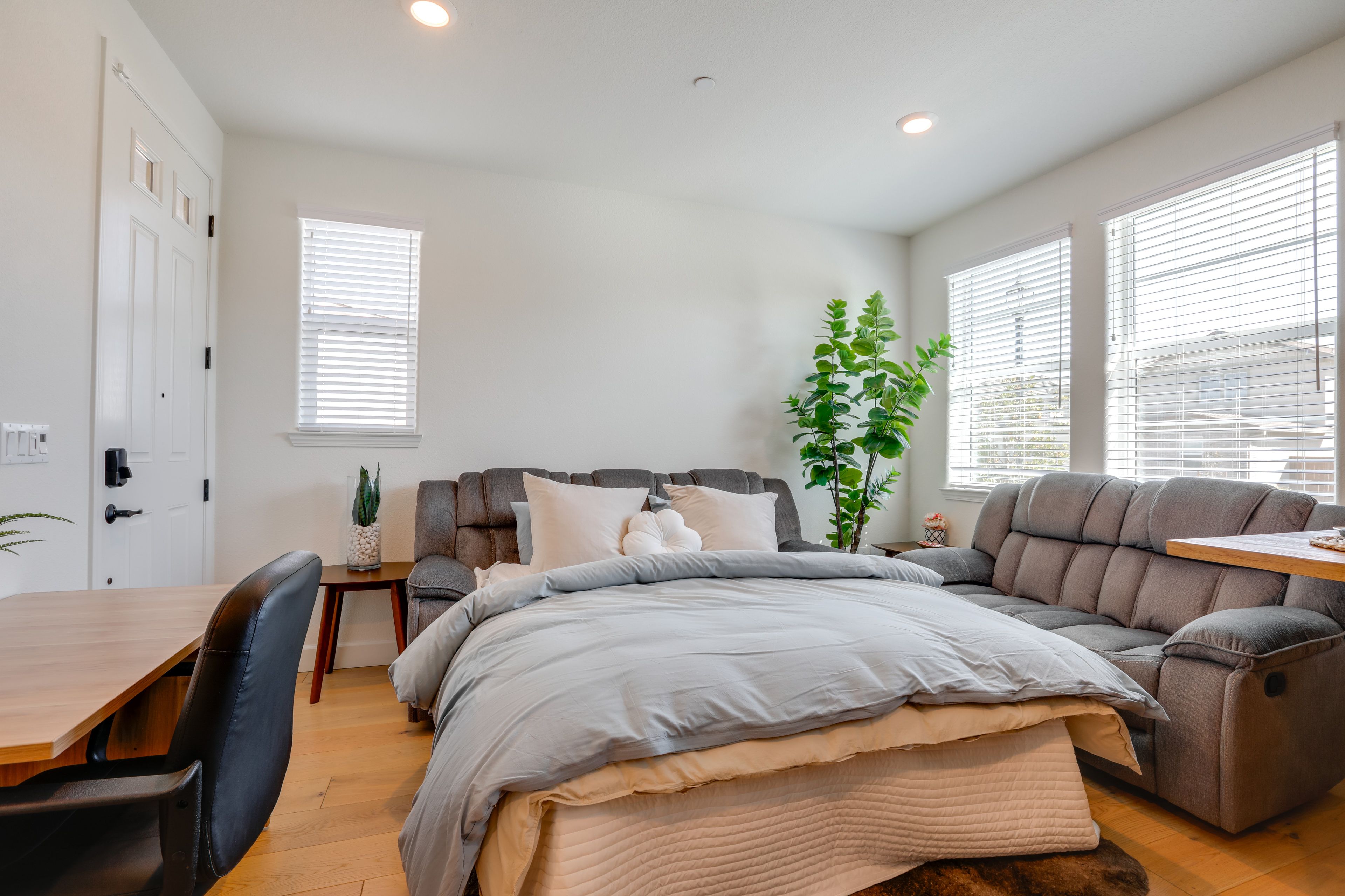 Living Room | Queen Sleeper Sofa | Central Air Conditioning/Heat