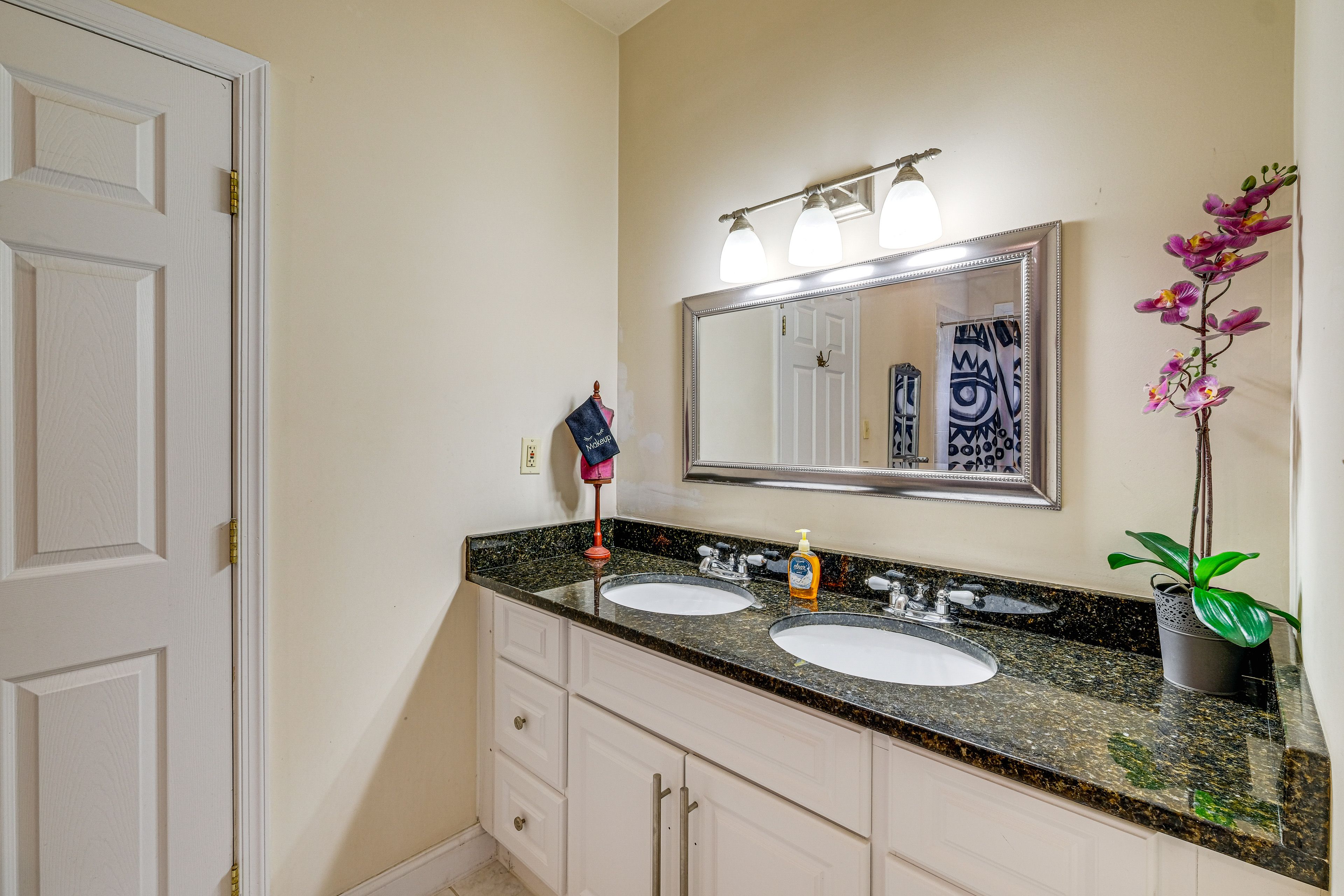 En-Suite Bathroom | 2nd Floor