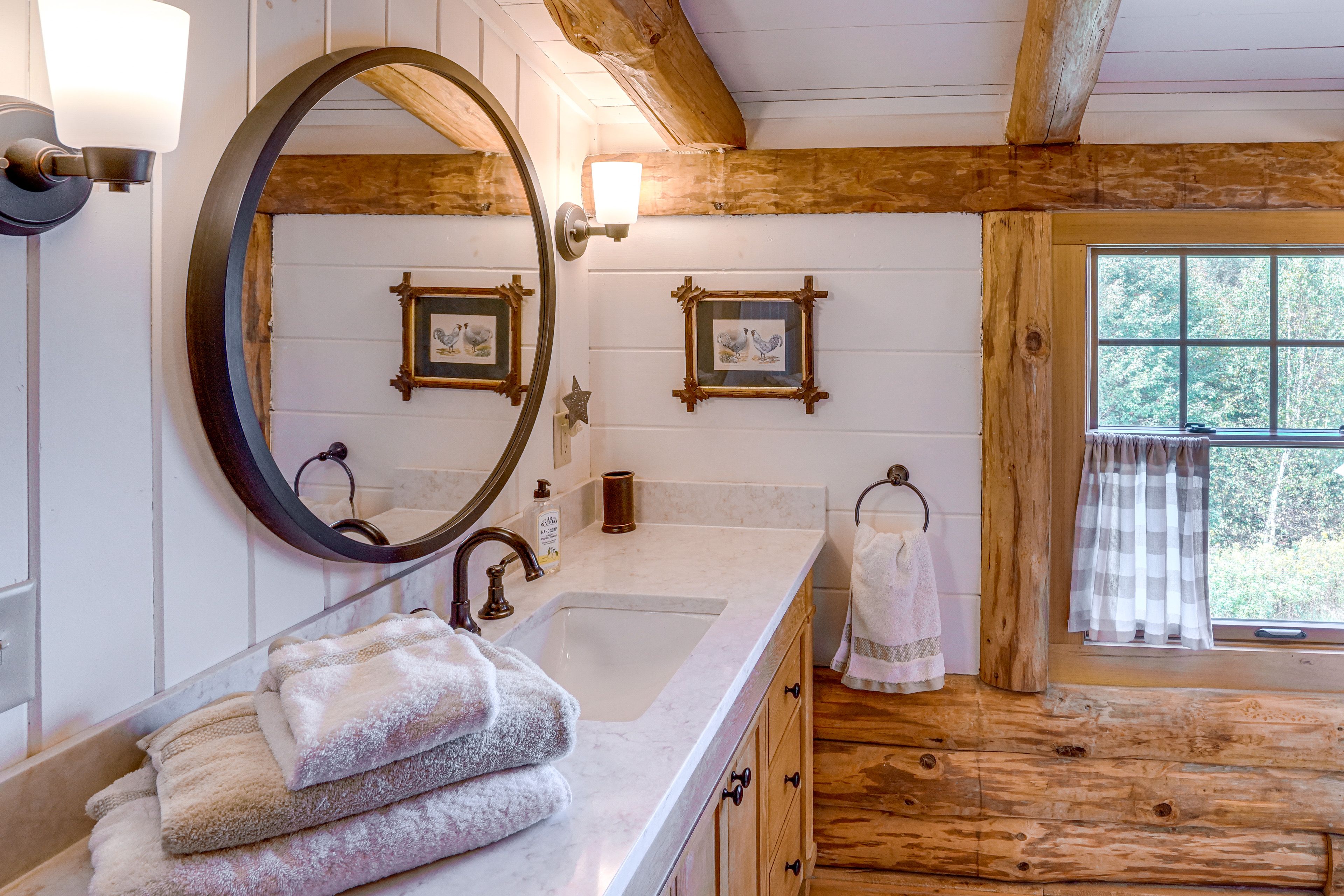 Full Bathroom | 2nd Floor