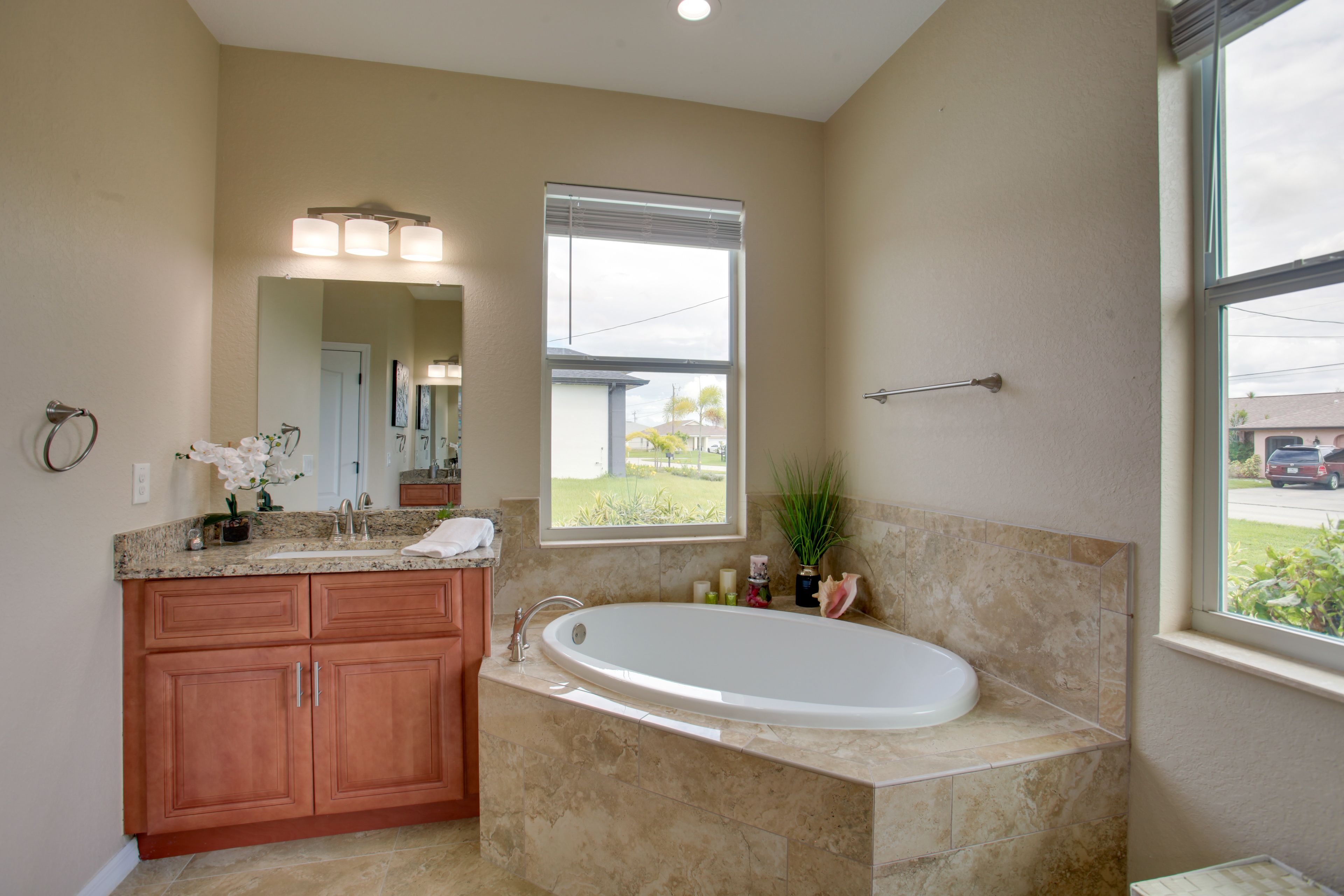 Full Bathroom | Towels Provided