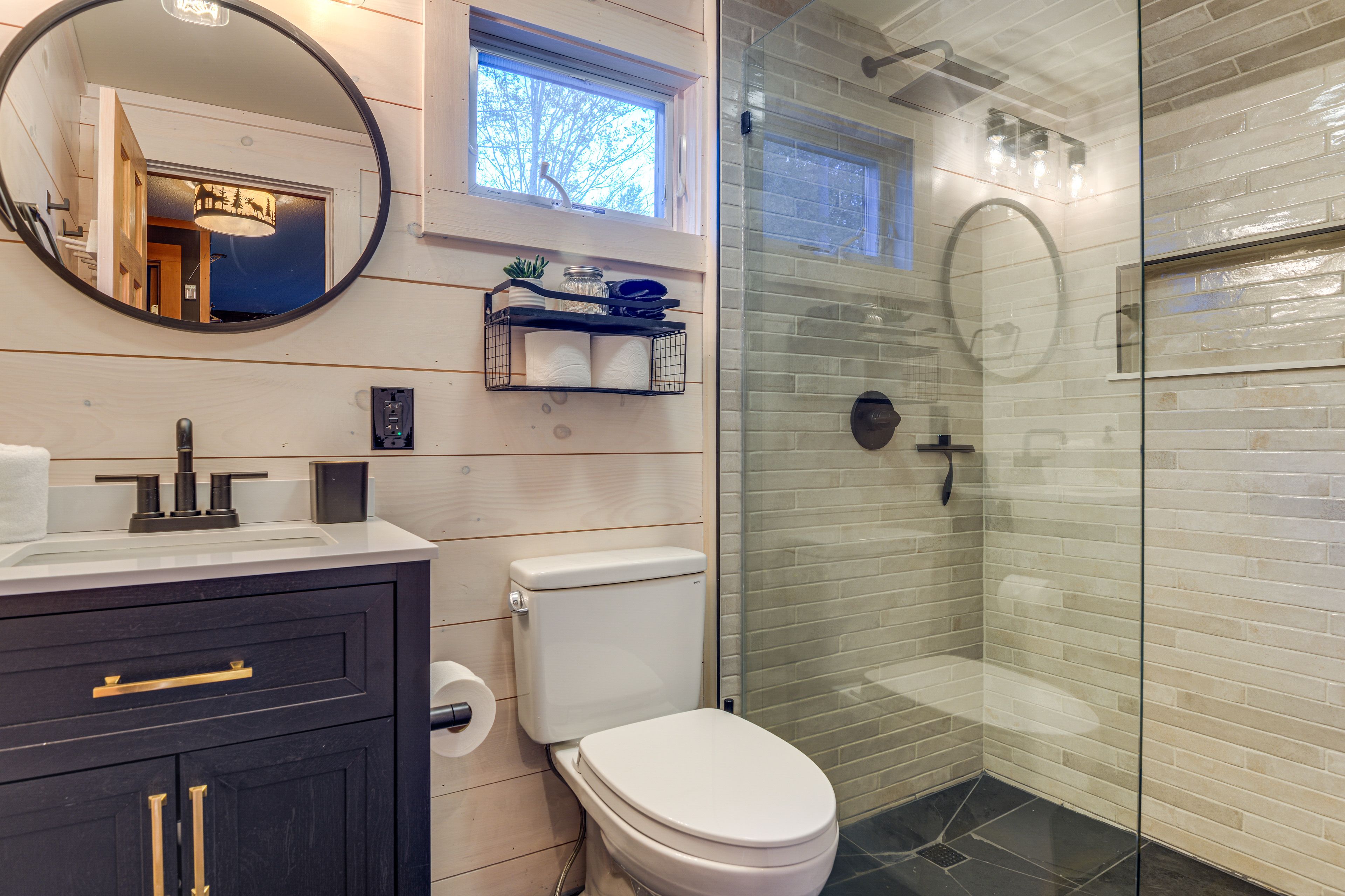 Full Bathroom | 2nd Floor