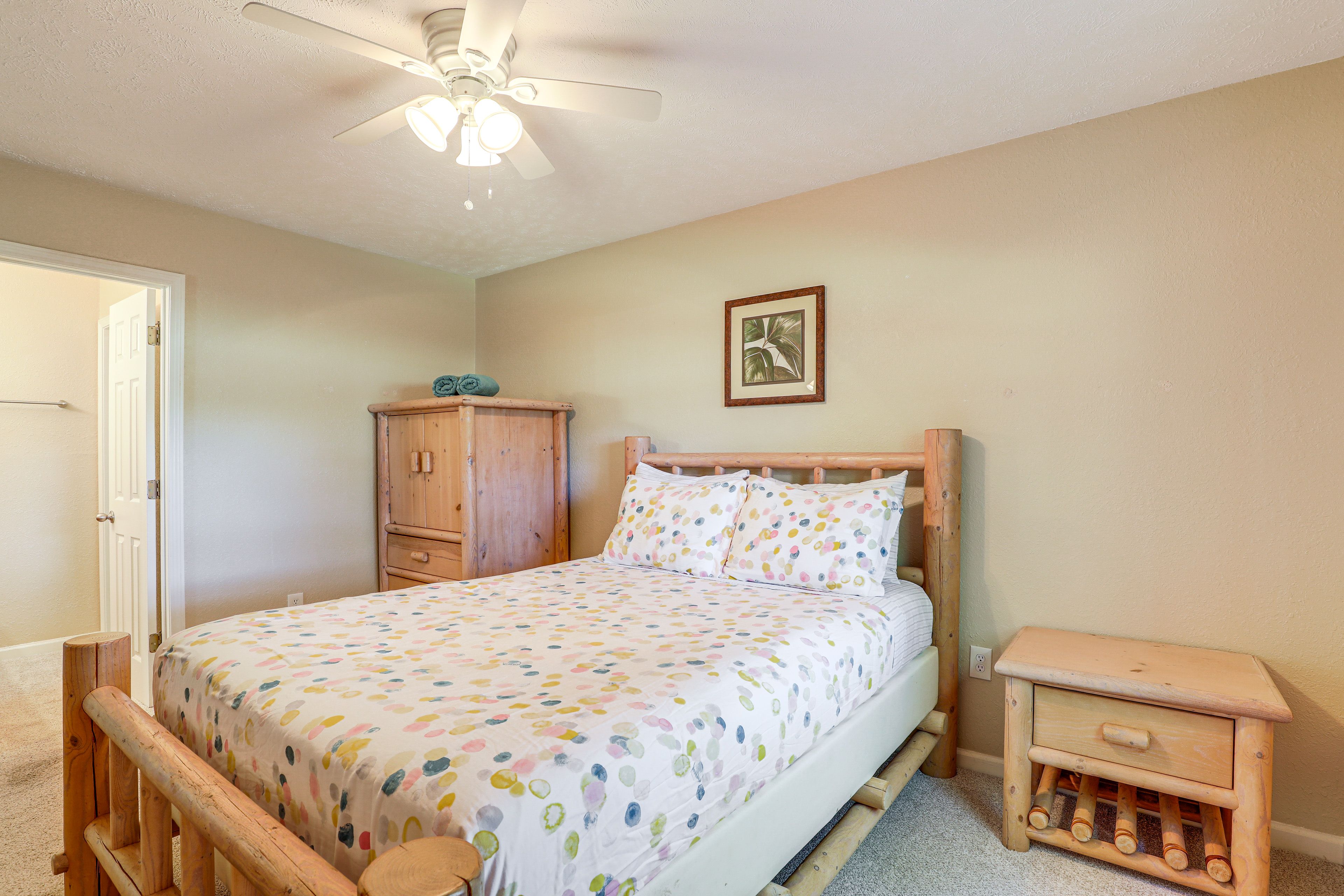 Bedroom 1 | Queen Bed | En-Suite Bathroom